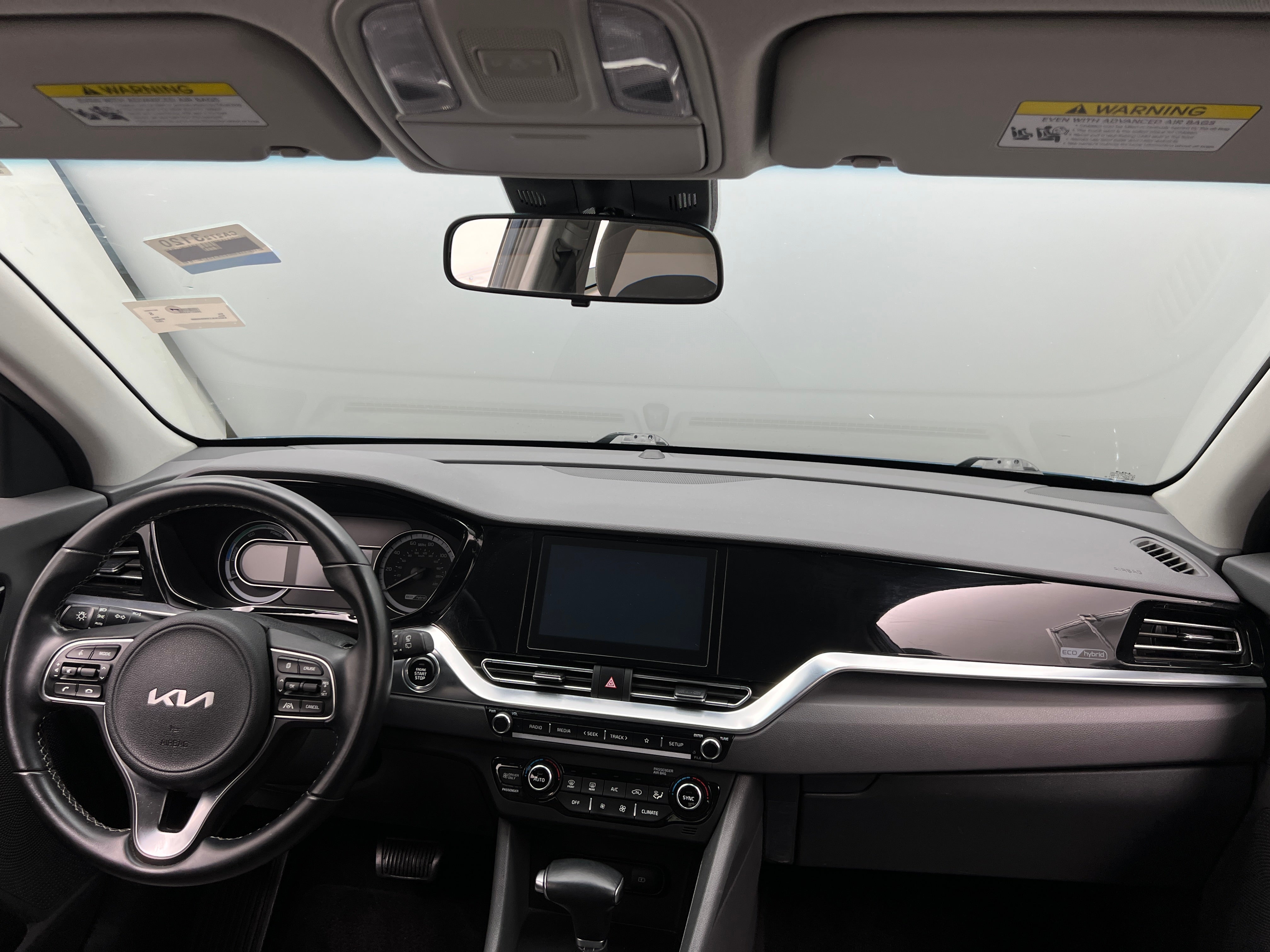 Thumbnail: 2022 Kia Niro - 3