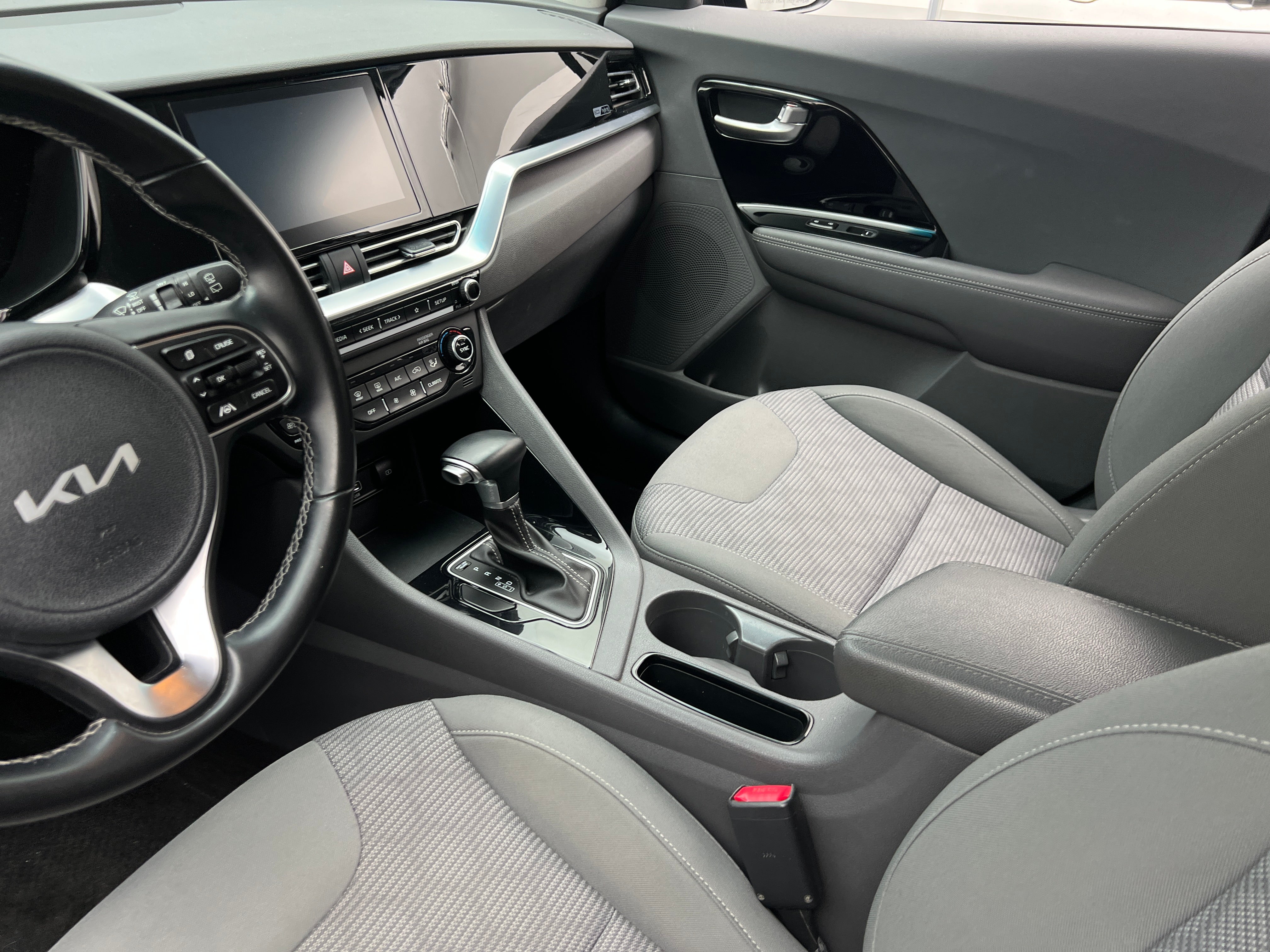 Thumbnail: 2022 Kia Niro - 5
