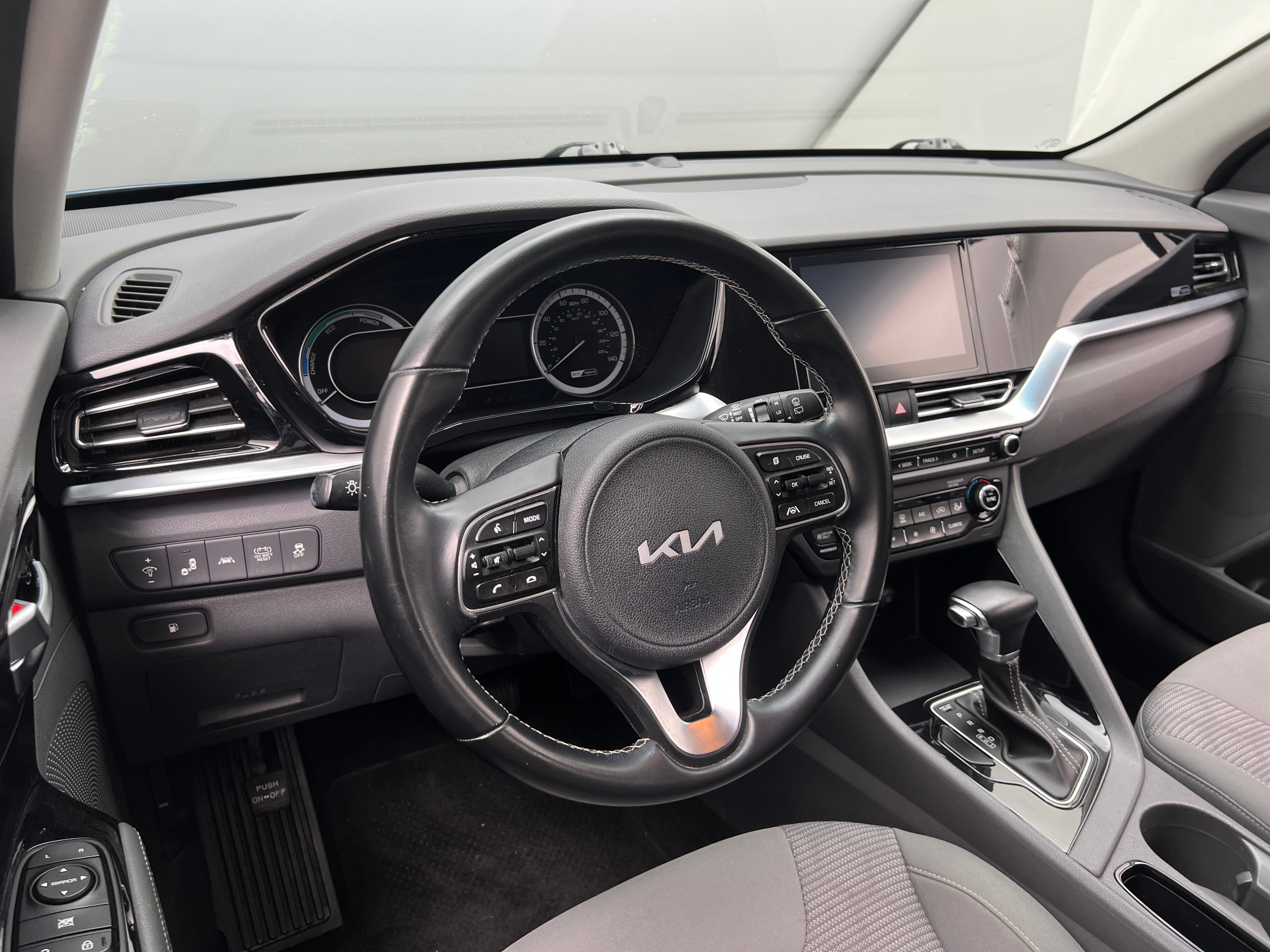 Thumbnail: 2022 Kia Niro - 7
