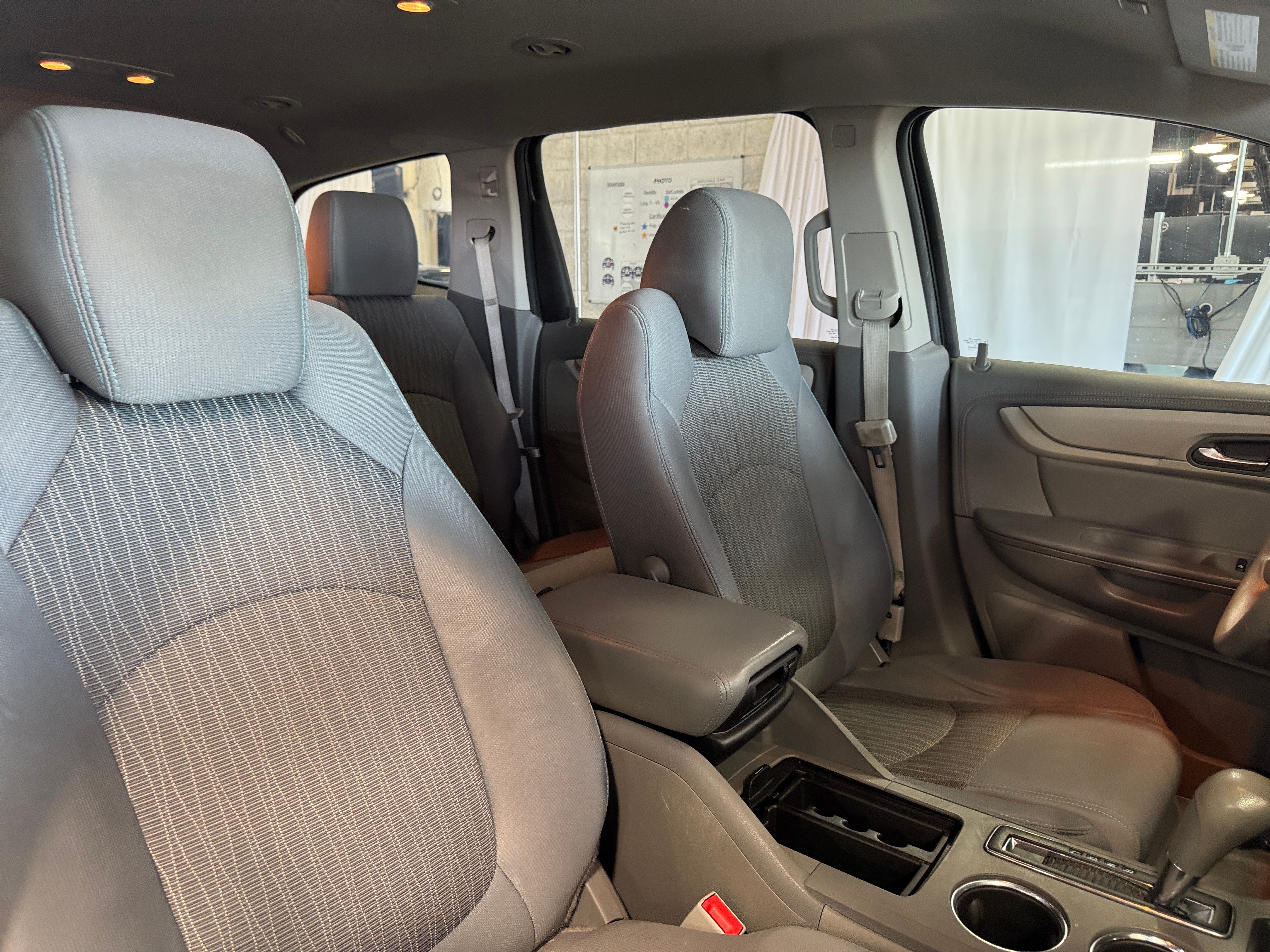 2017 Chevrolet Traverse LS 2