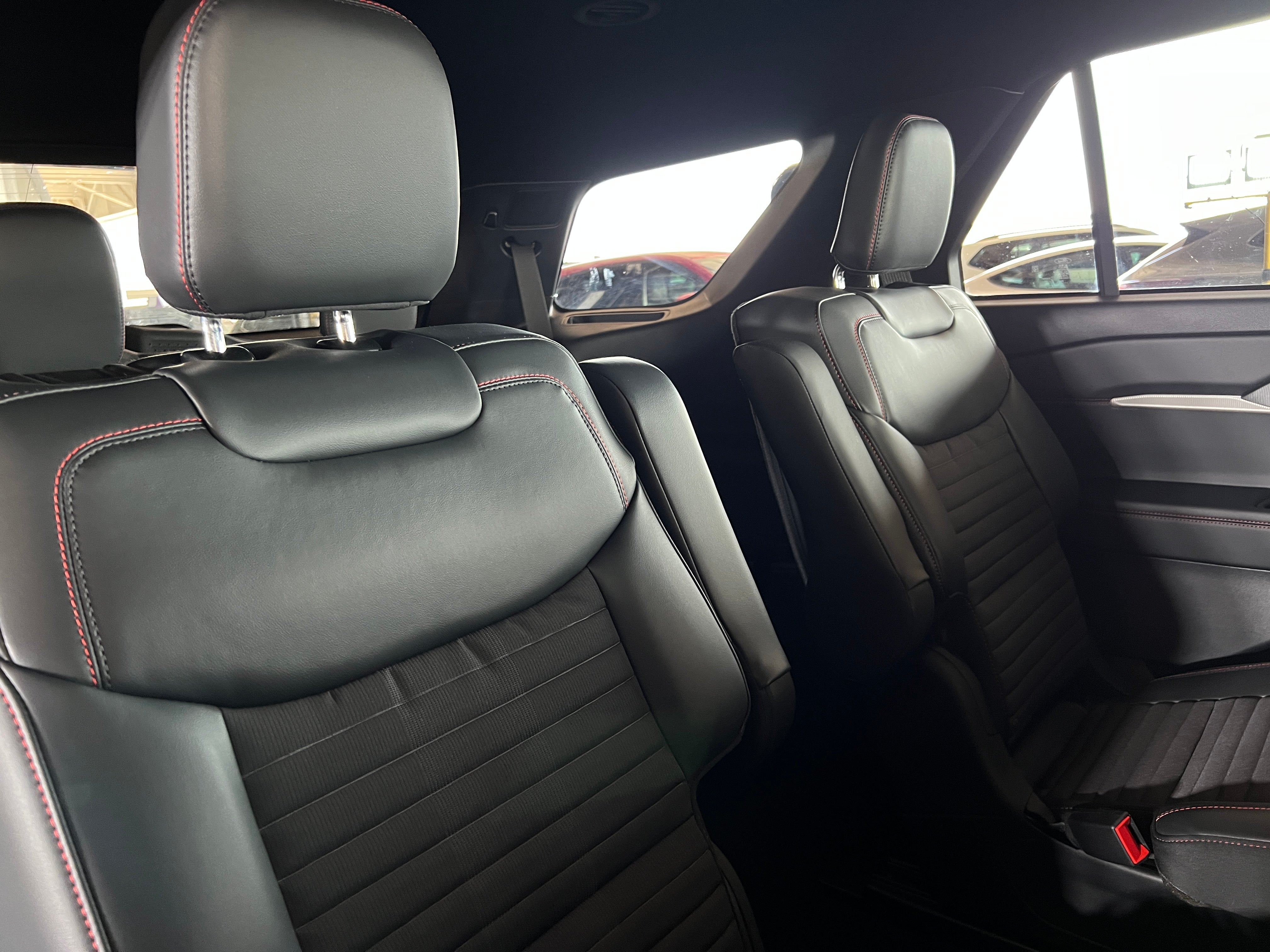 2025 Ford Explorer ST-Line 5