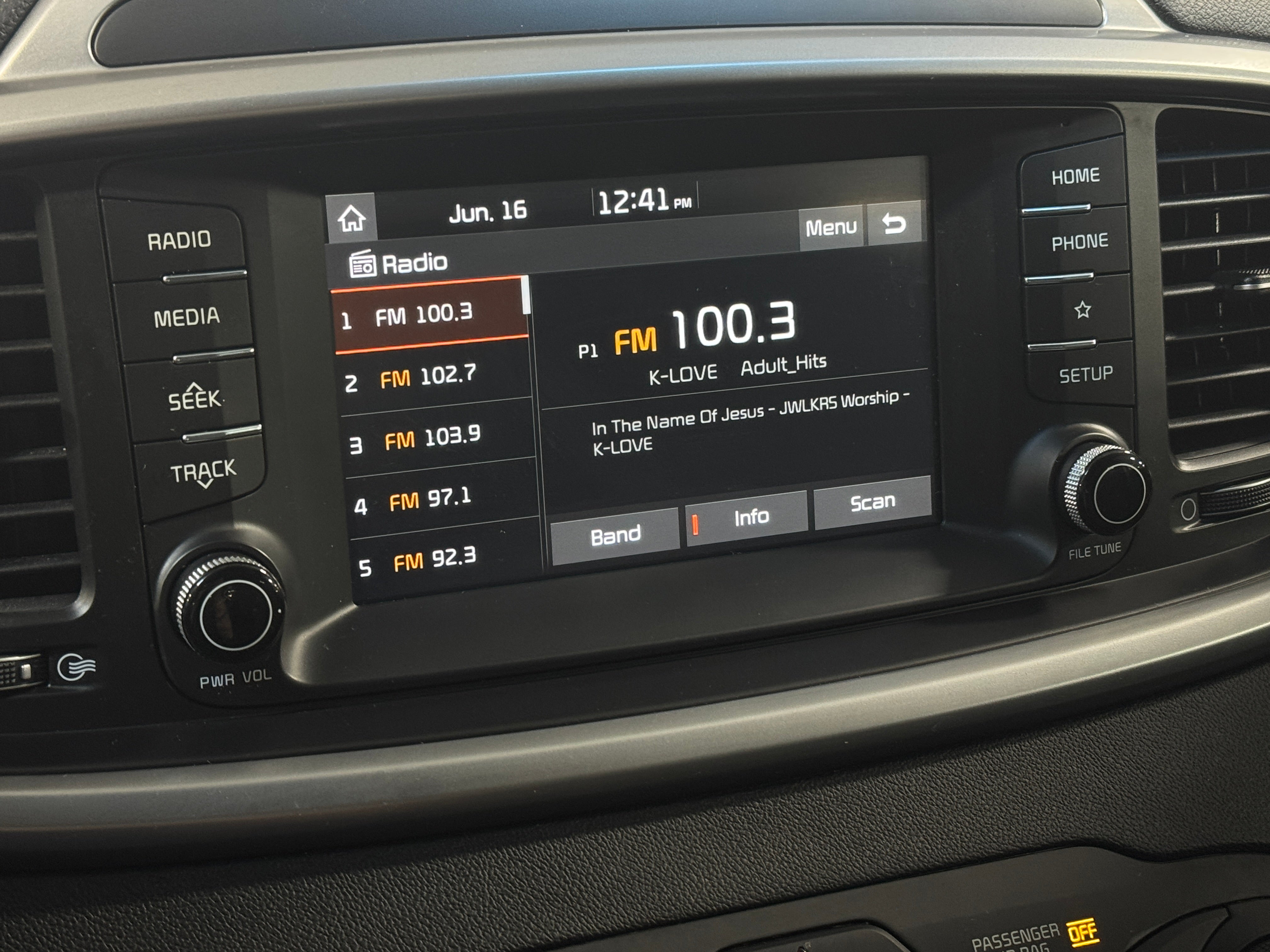 Thumbnail: 2019 Kia Sorento - 4