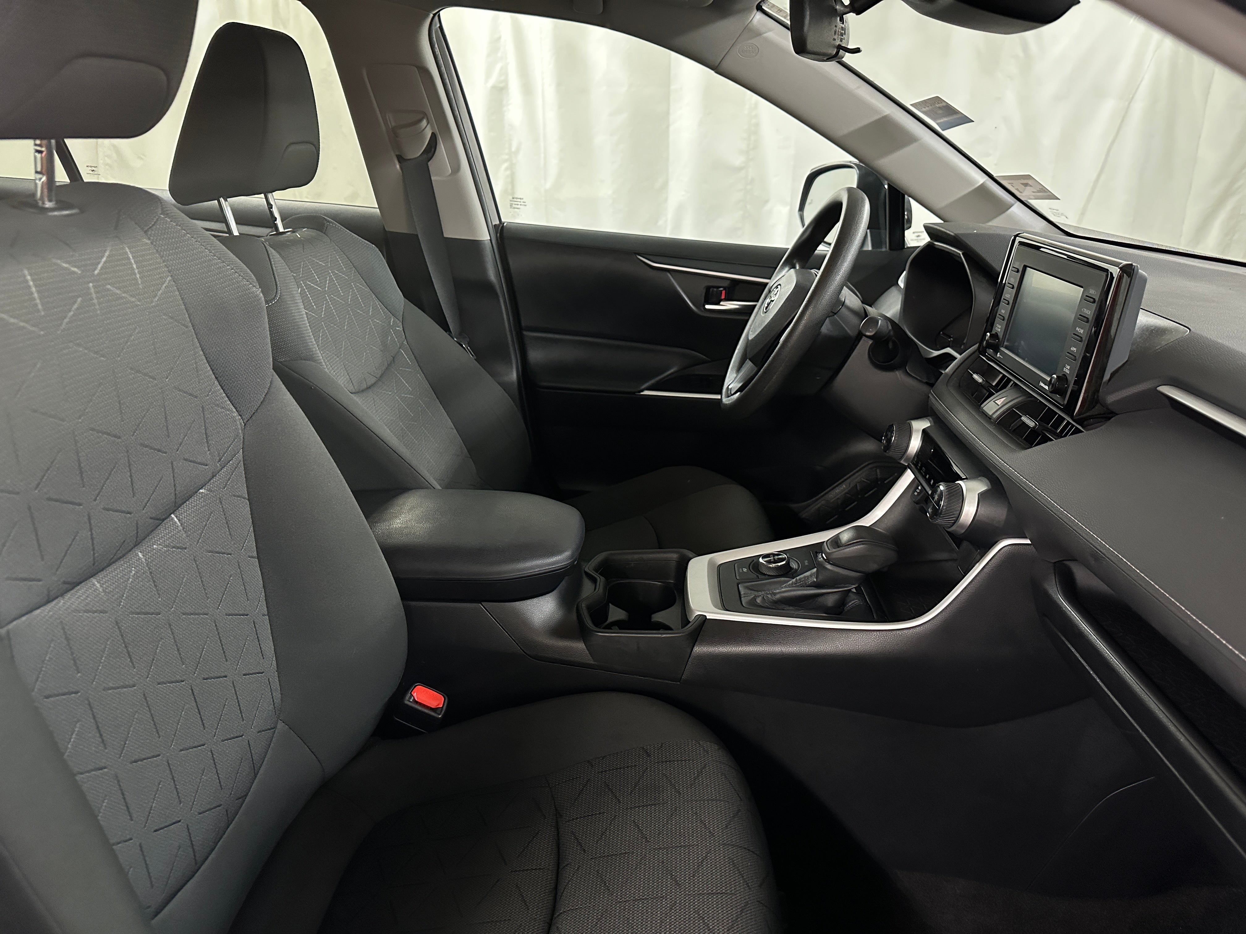 2021 Toyota RAV4 XLE 2