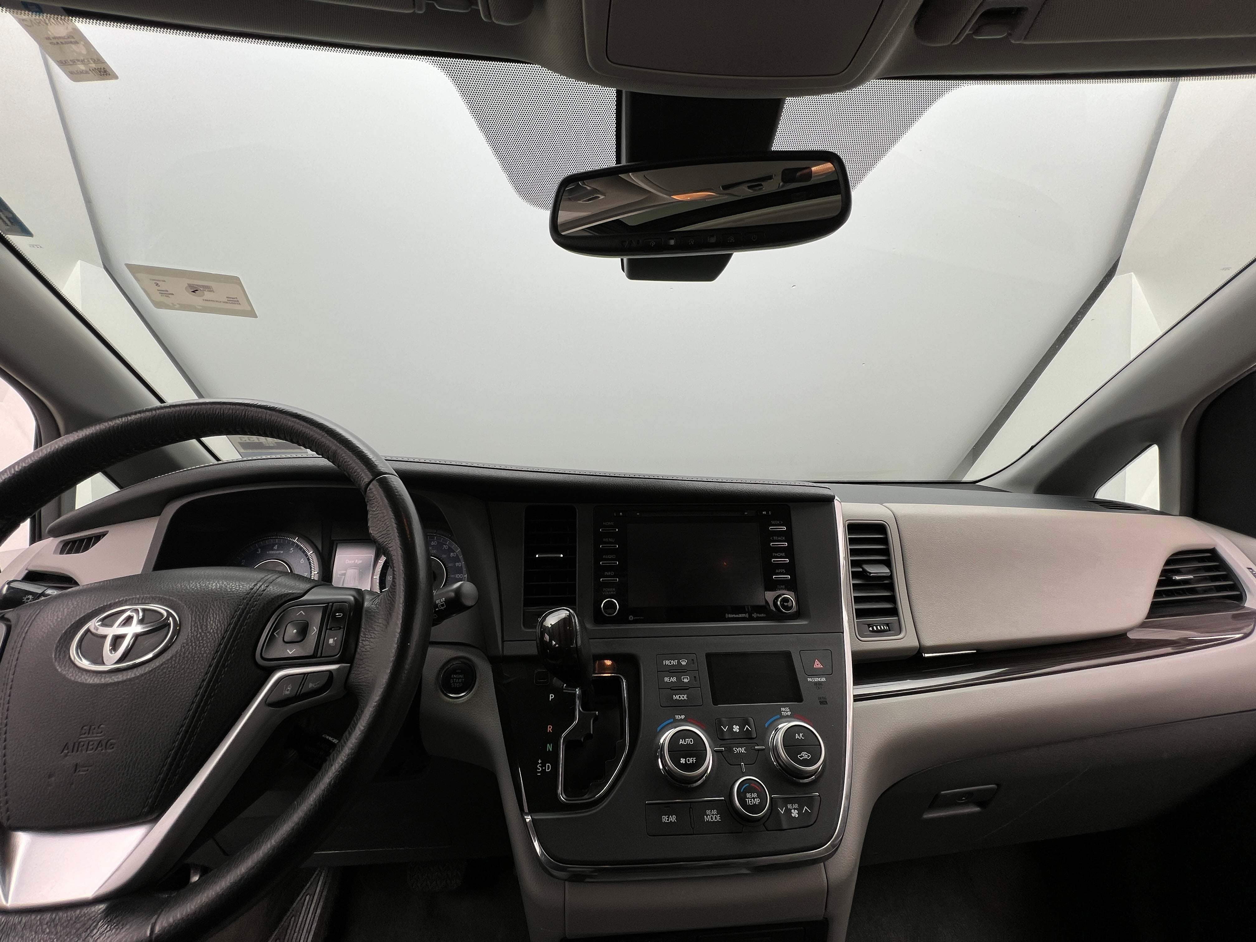 2018 Toyota Sienna XLE 2