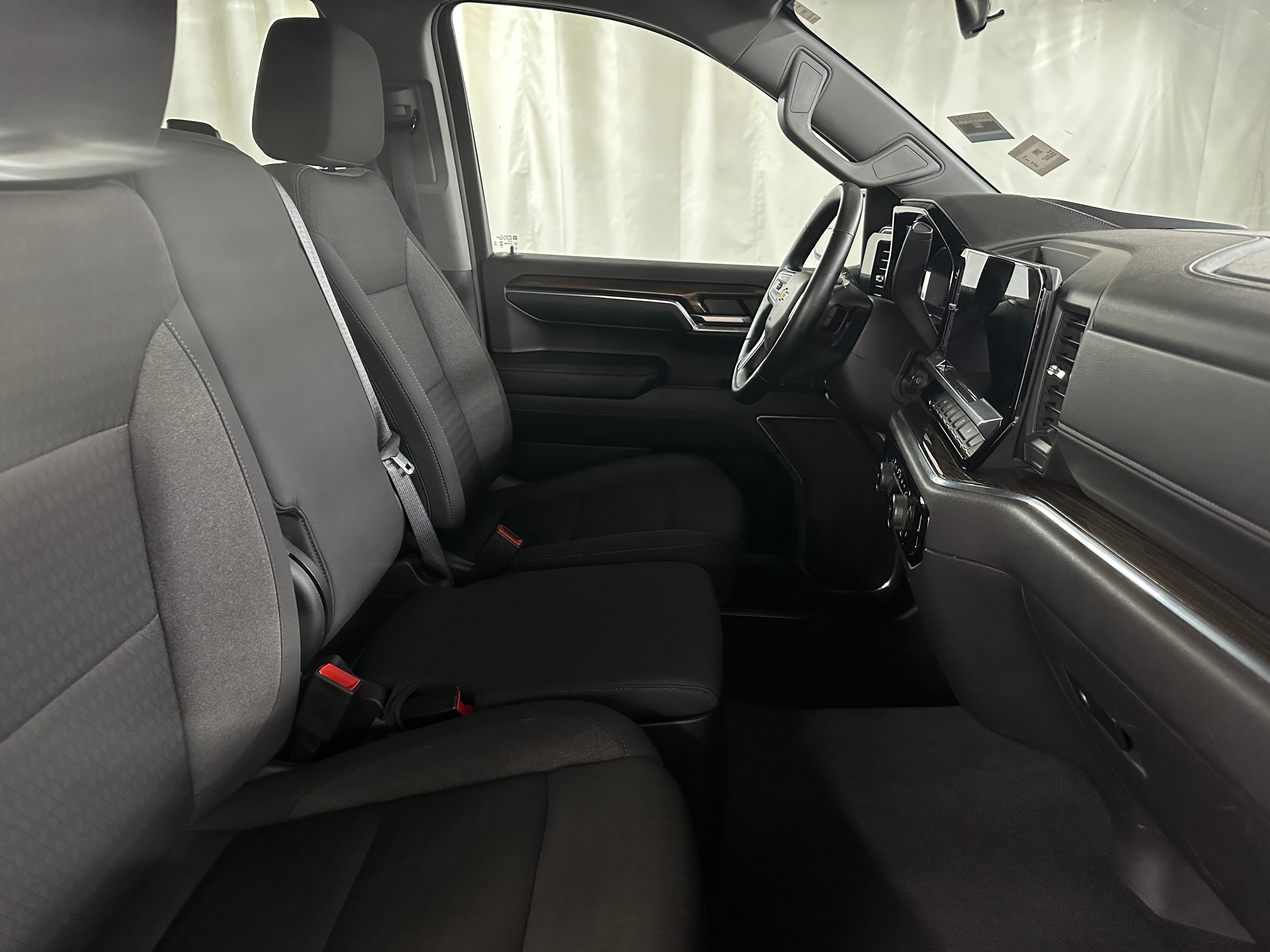 2024 Chevrolet Silverado 1500 LT 2