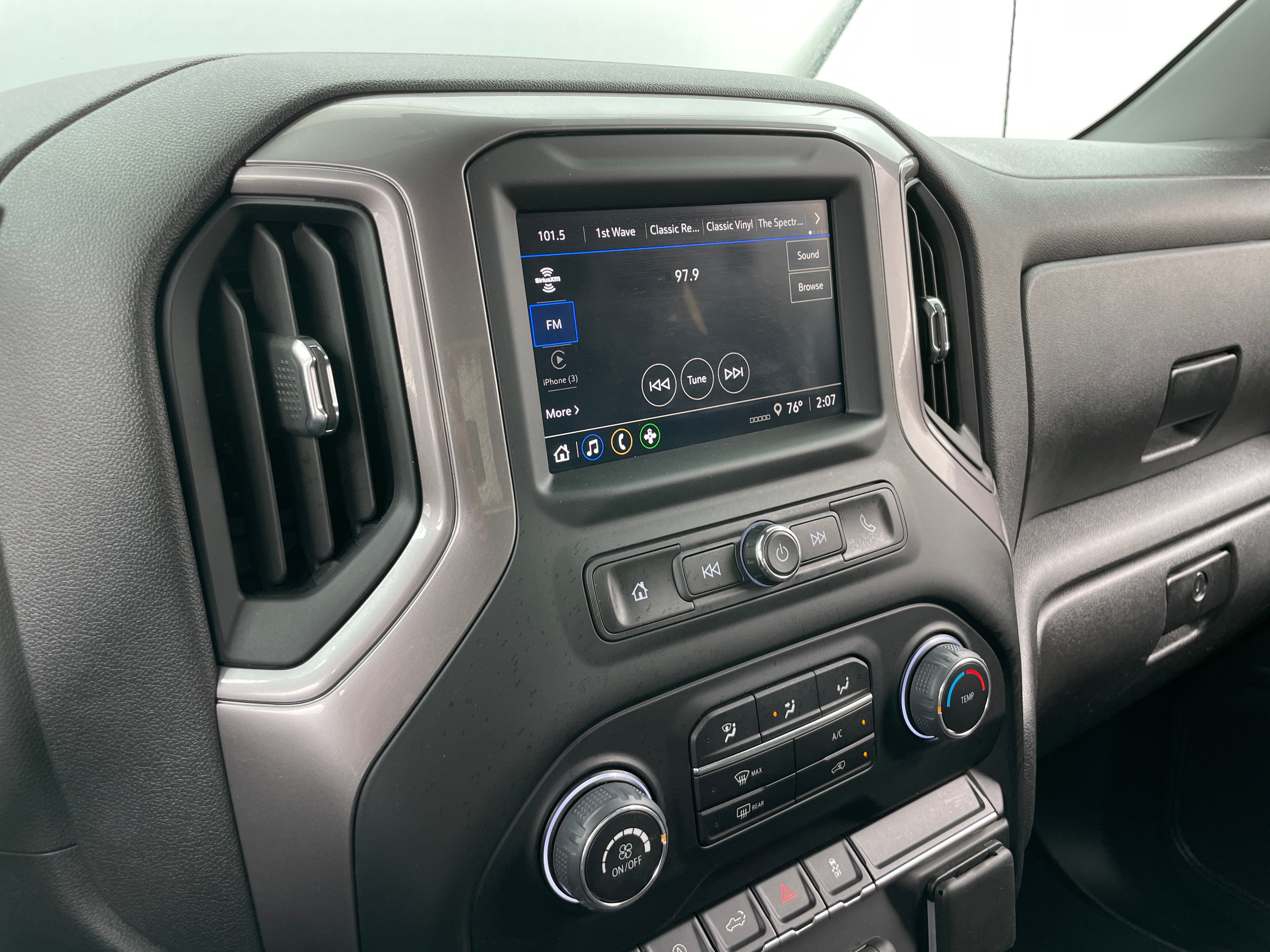 Thumbnail: 2022 Chevrolet Silverado 1500 - 4