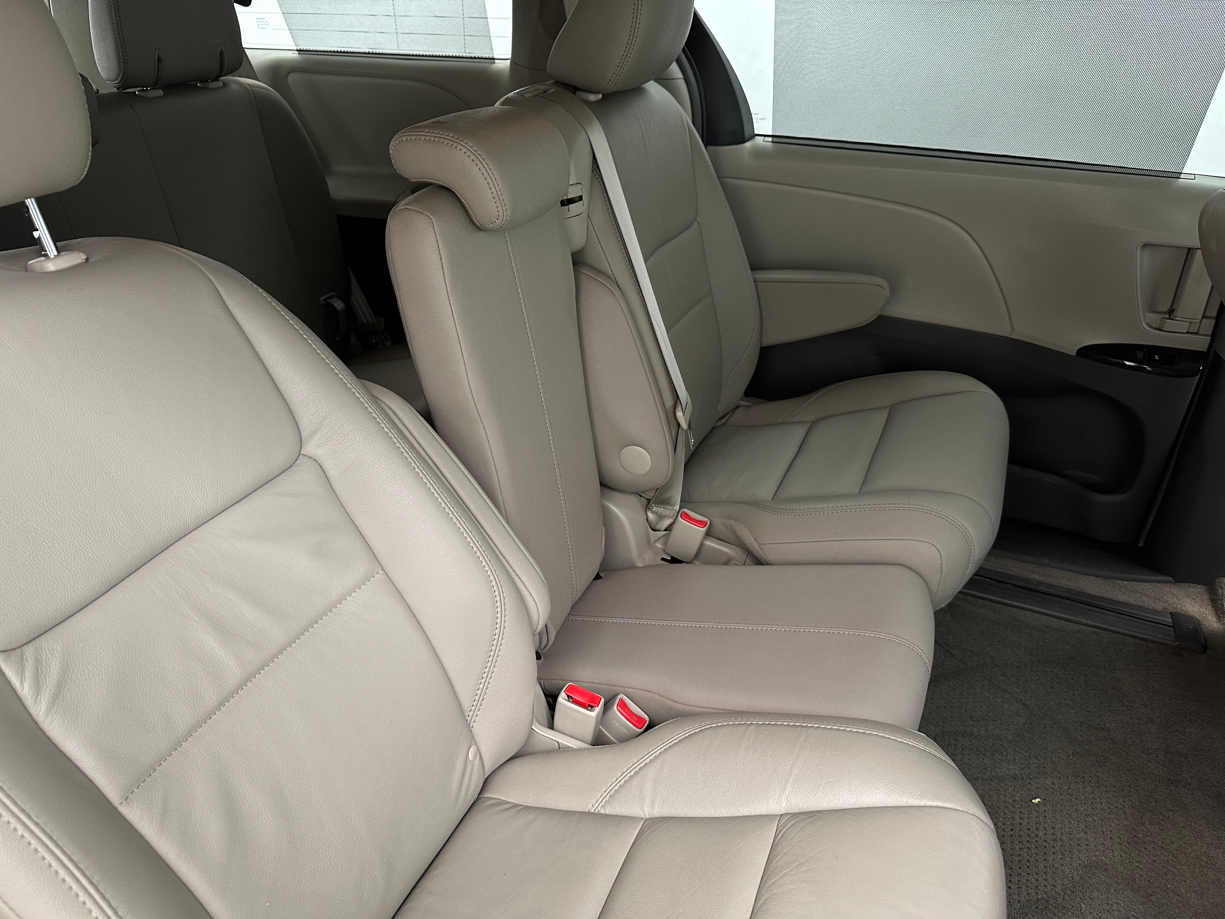 2017 Toyota Sienna XLE 5