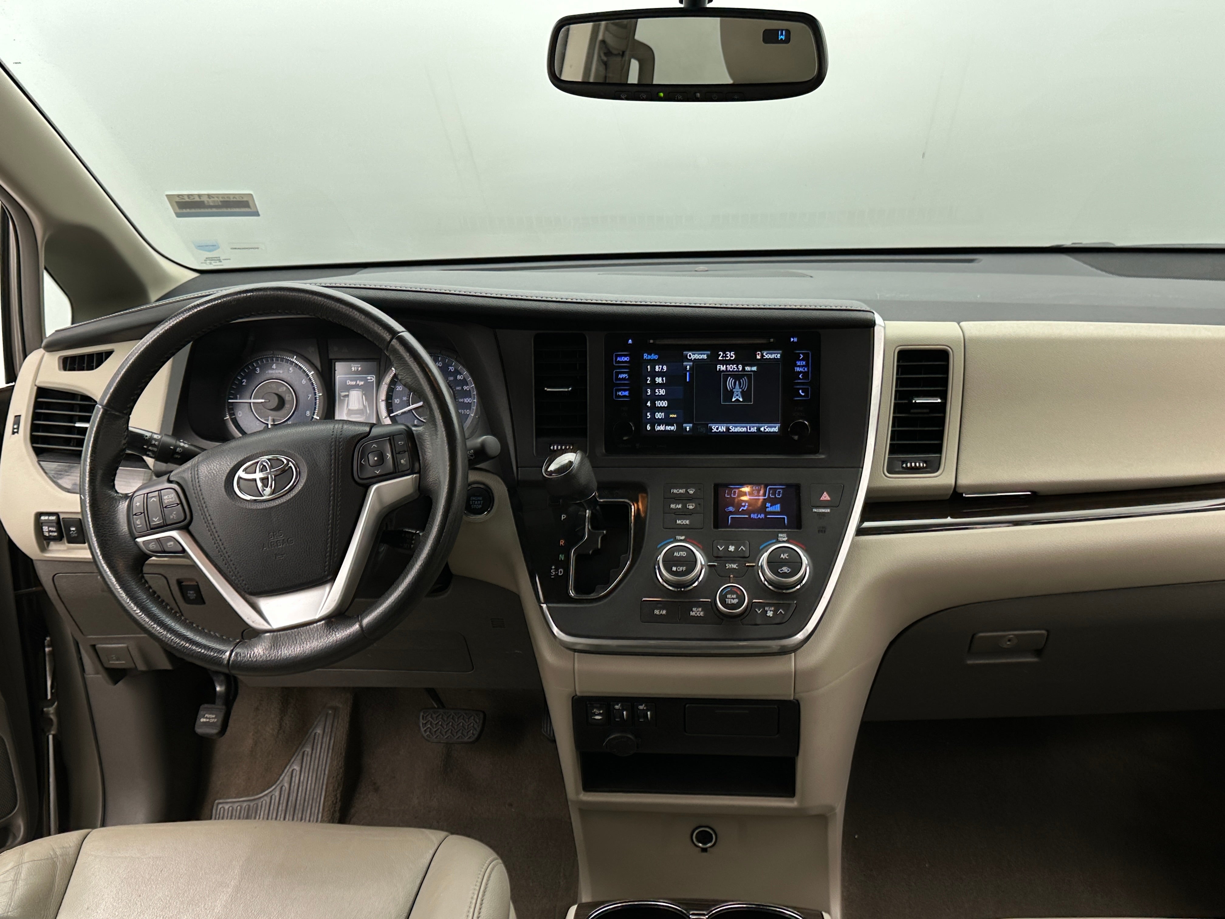 2017 Toyota Sienna XLE 2