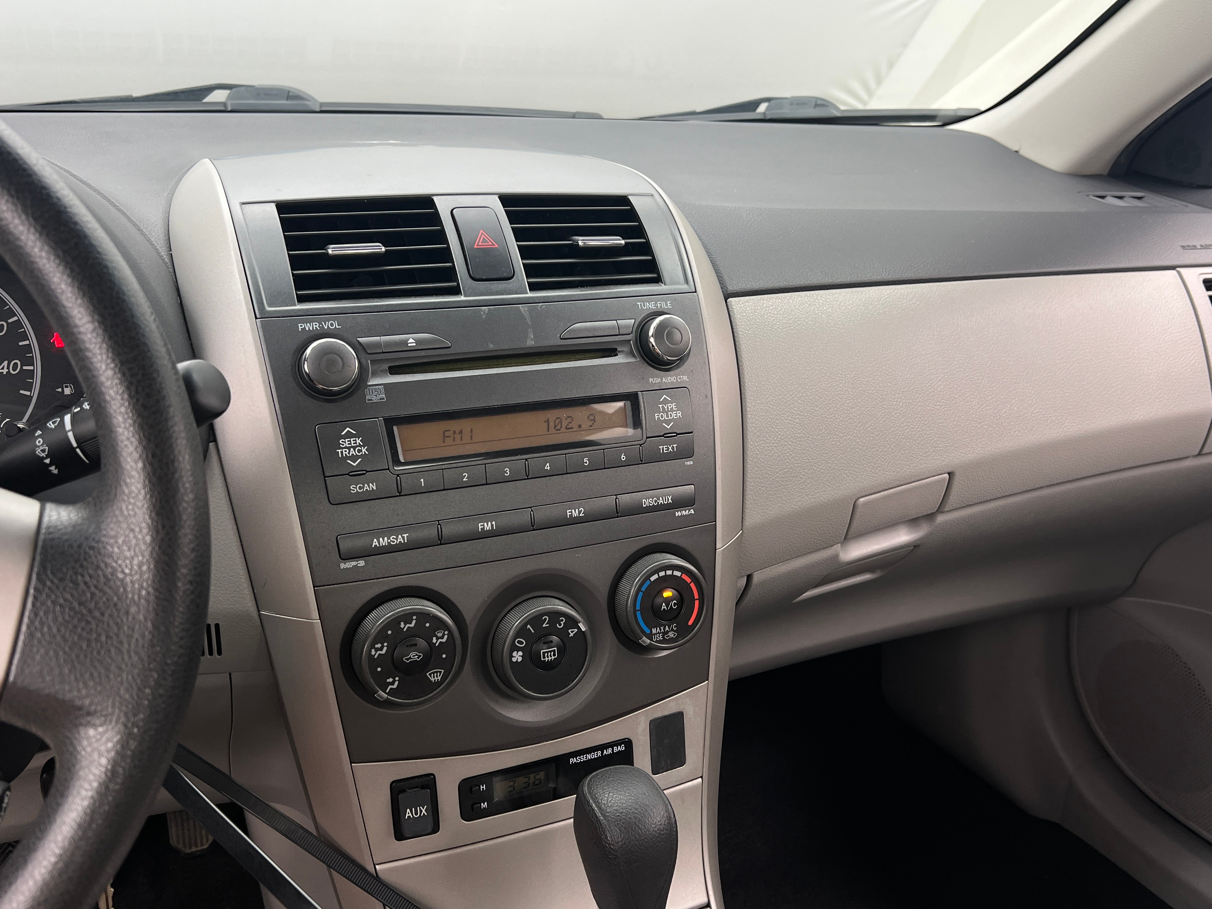 2011 Toyota Corolla LE 4