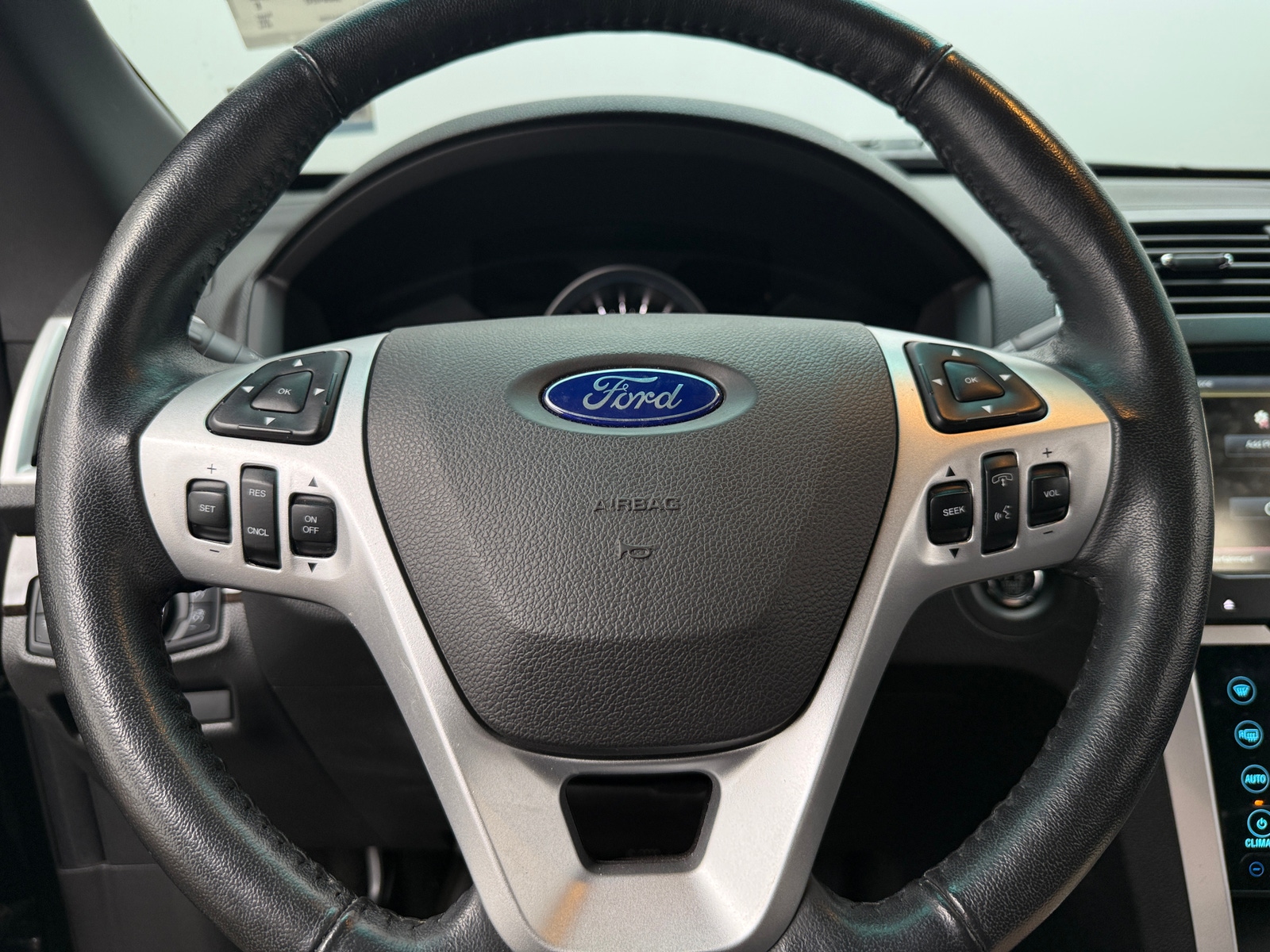 Thumbnail: 2015 Ford Explorer - 4