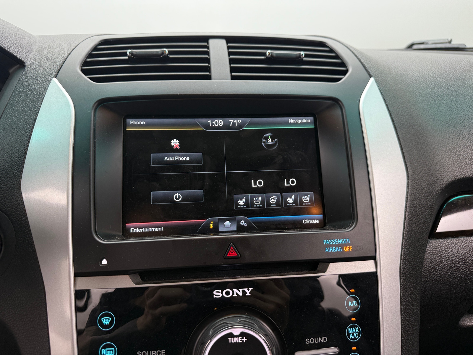 Thumbnail: 2015 Ford Explorer - 3