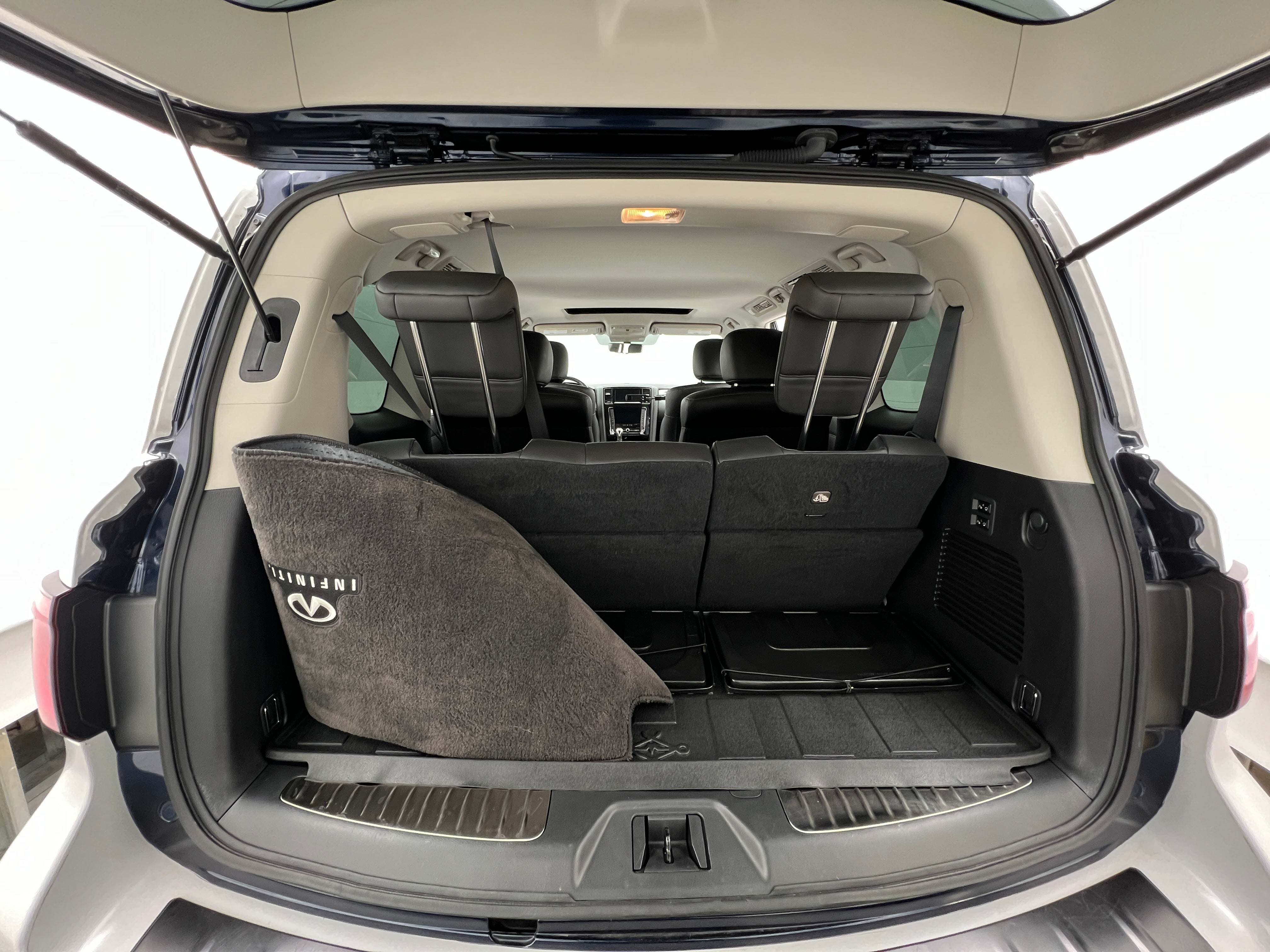 2021 INFINITI QX80 Luxe 6