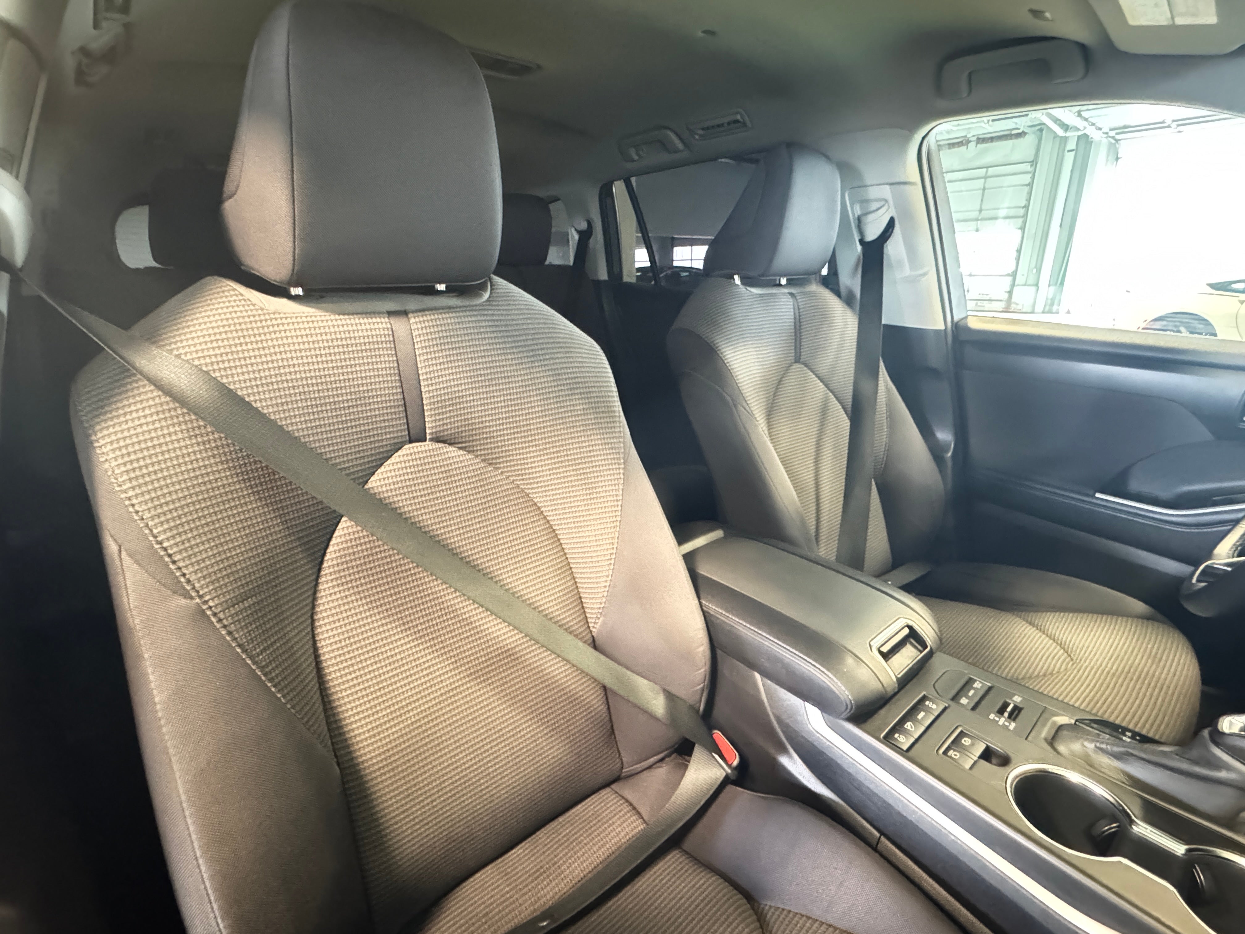 2020 Toyota Highlander LE 2
