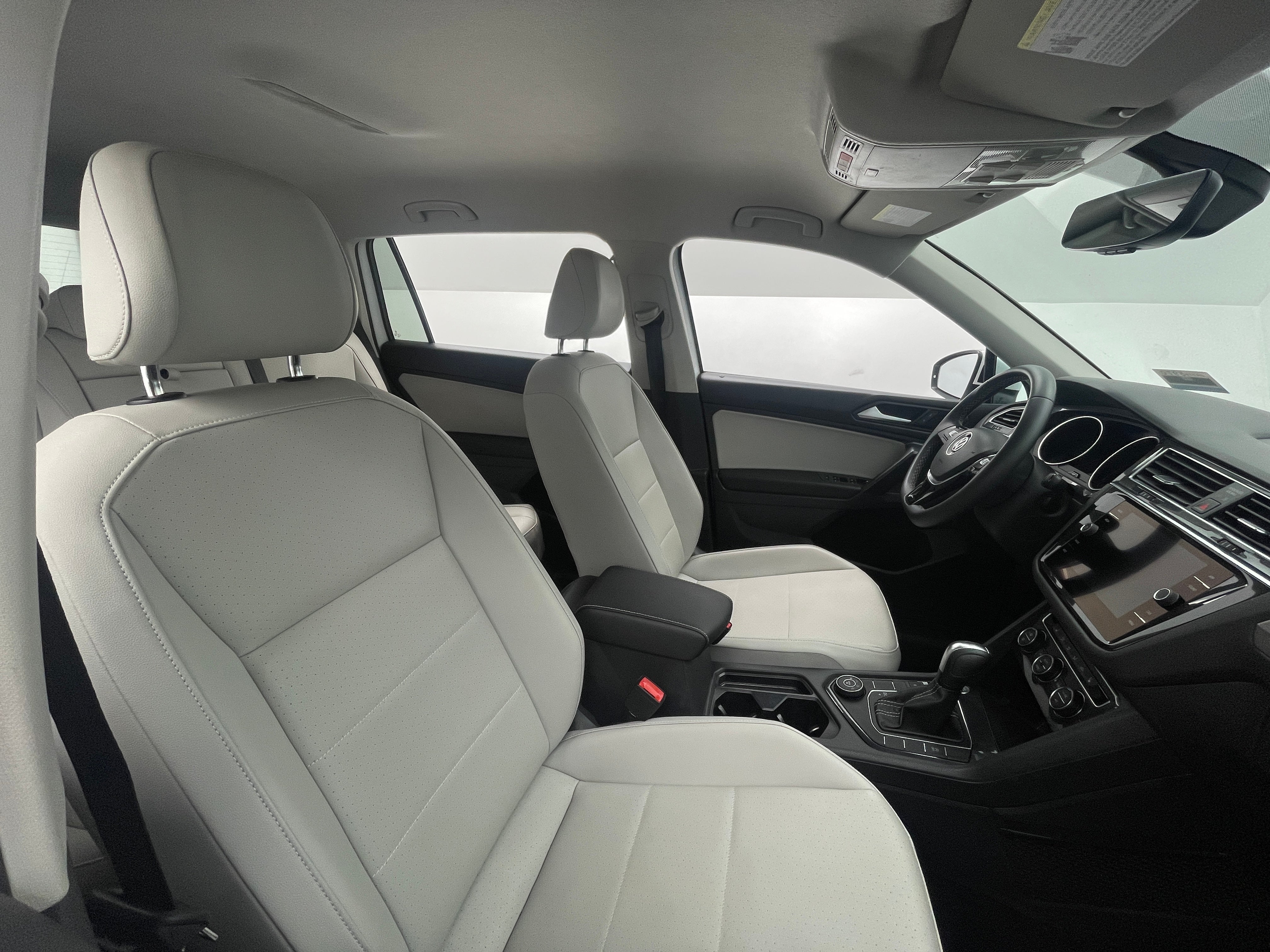 2021 Volkswagen Tiguan SE 2