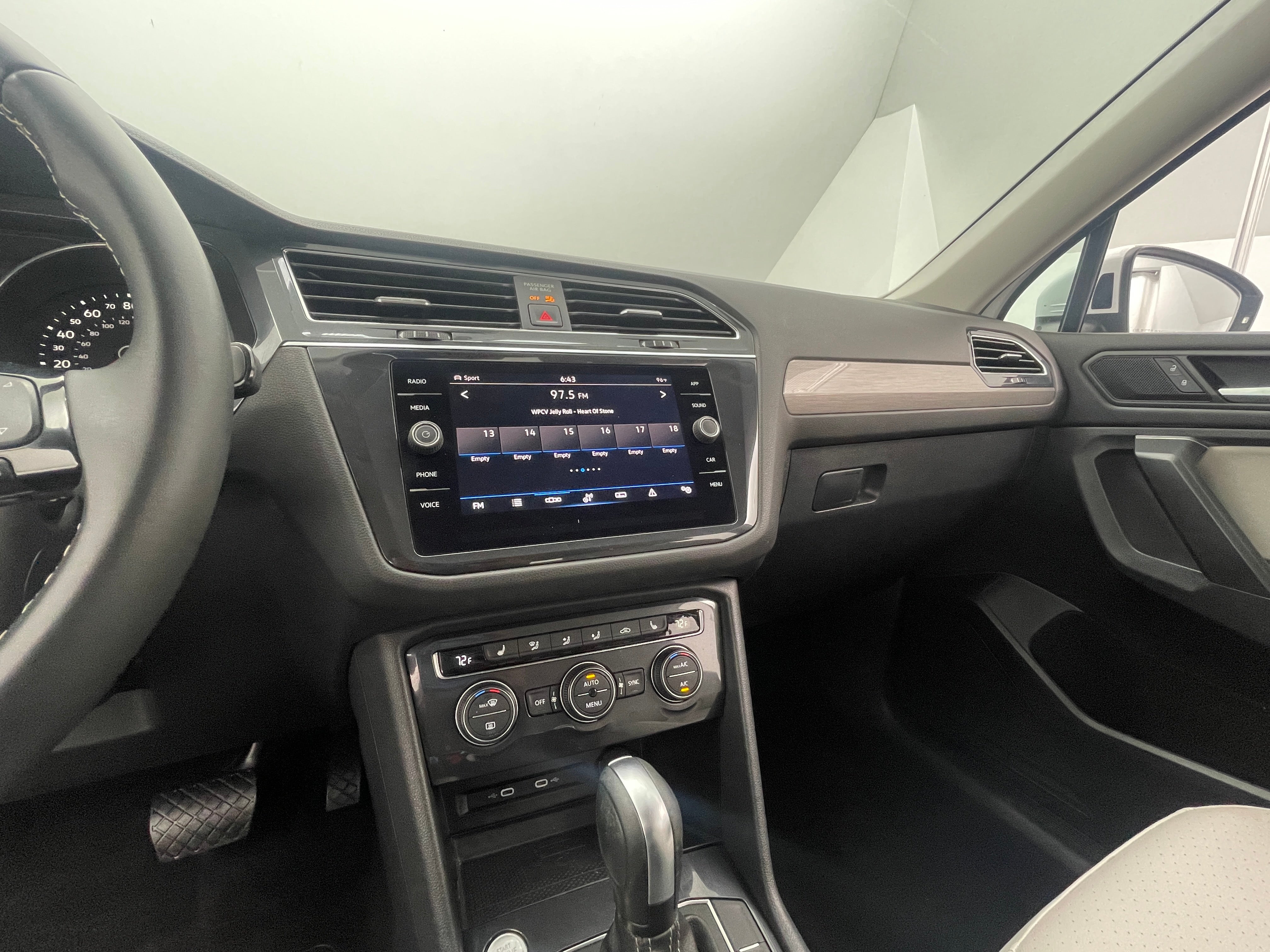 2021 Volkswagen Tiguan SE 4