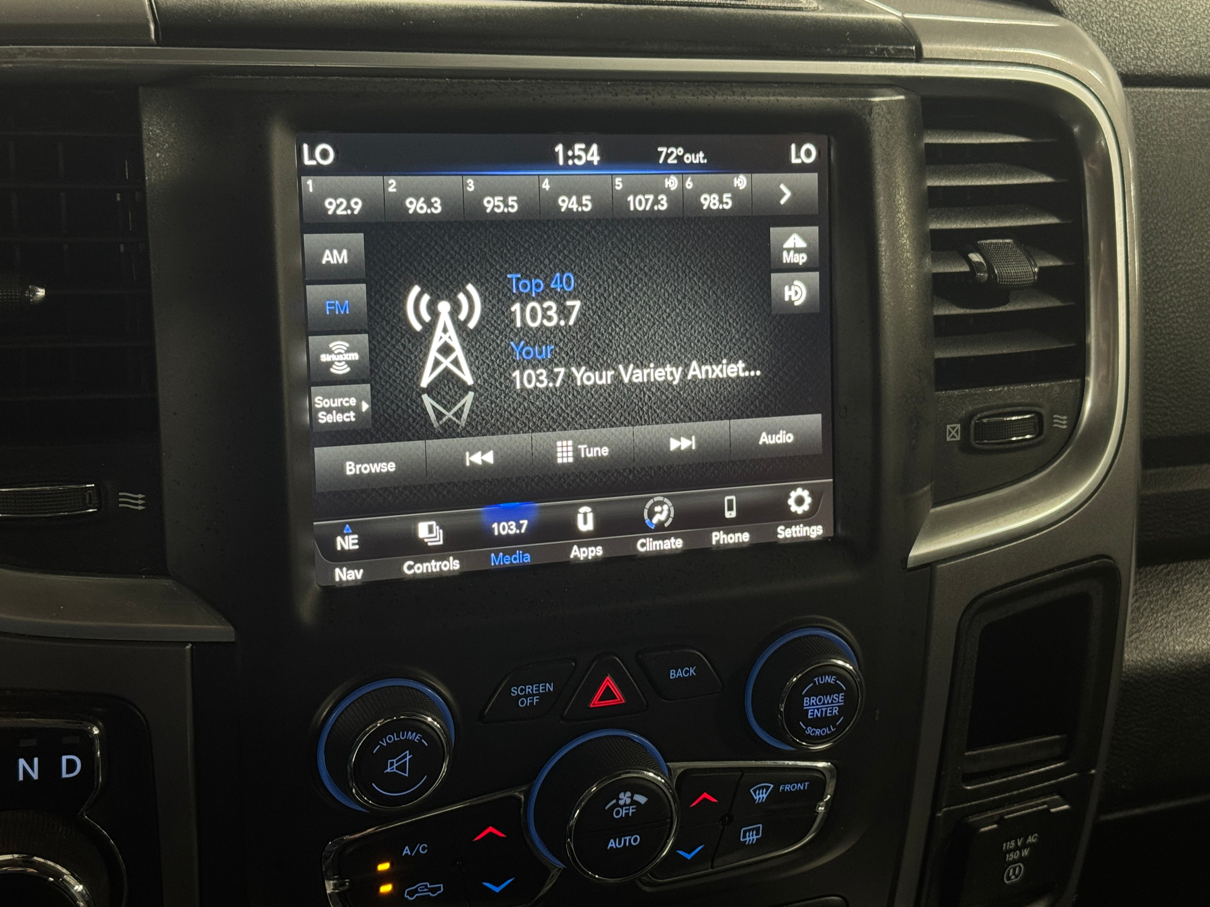2023 RAM 1500 Classic SLT 4