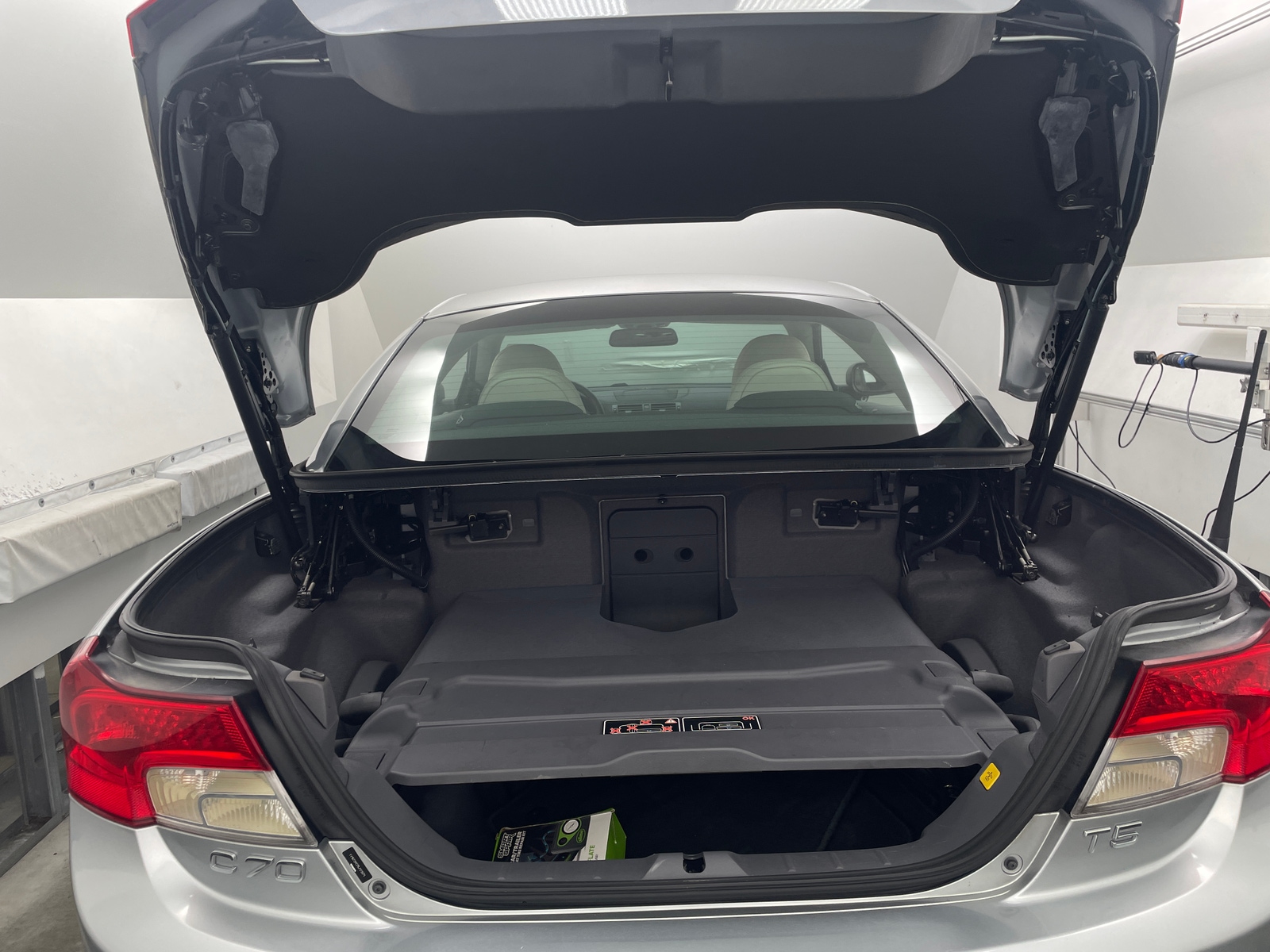 Thumbnail: 2011 Volvo C70 - 6