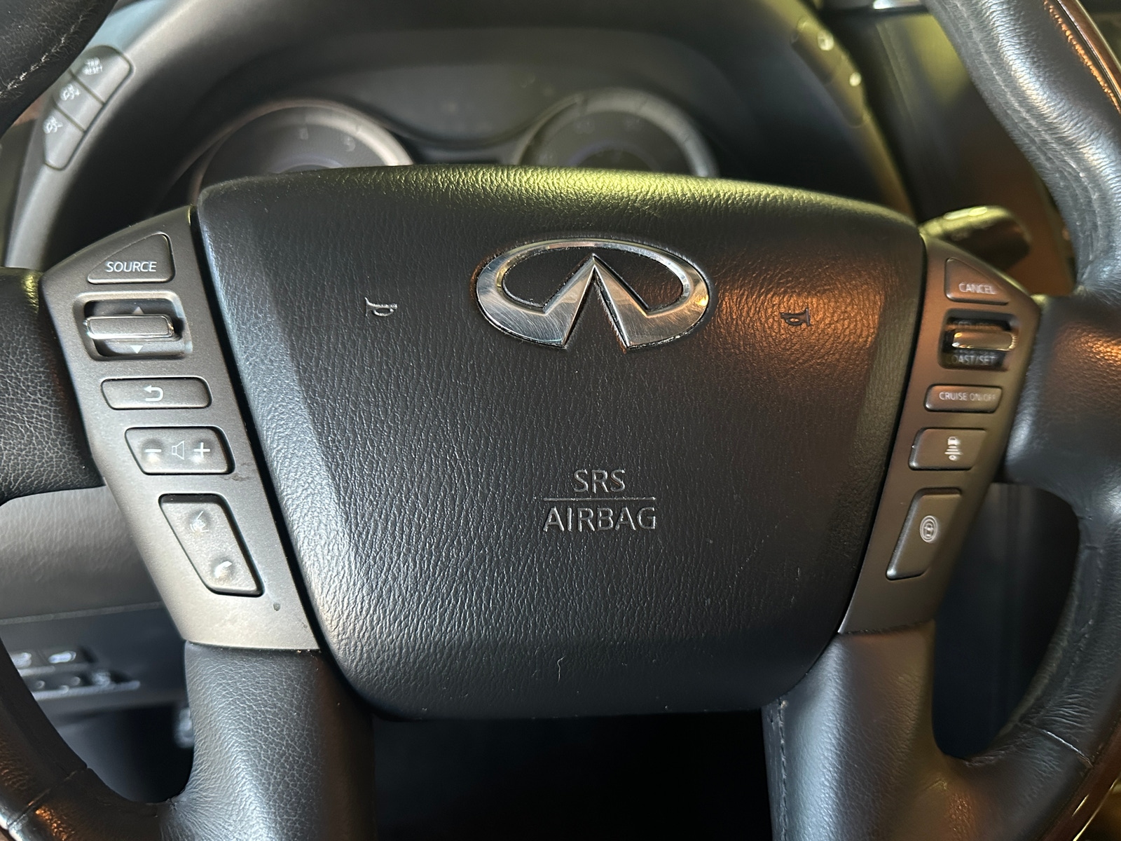 Thumbnail: 2012 INFINITI QX56 - 4