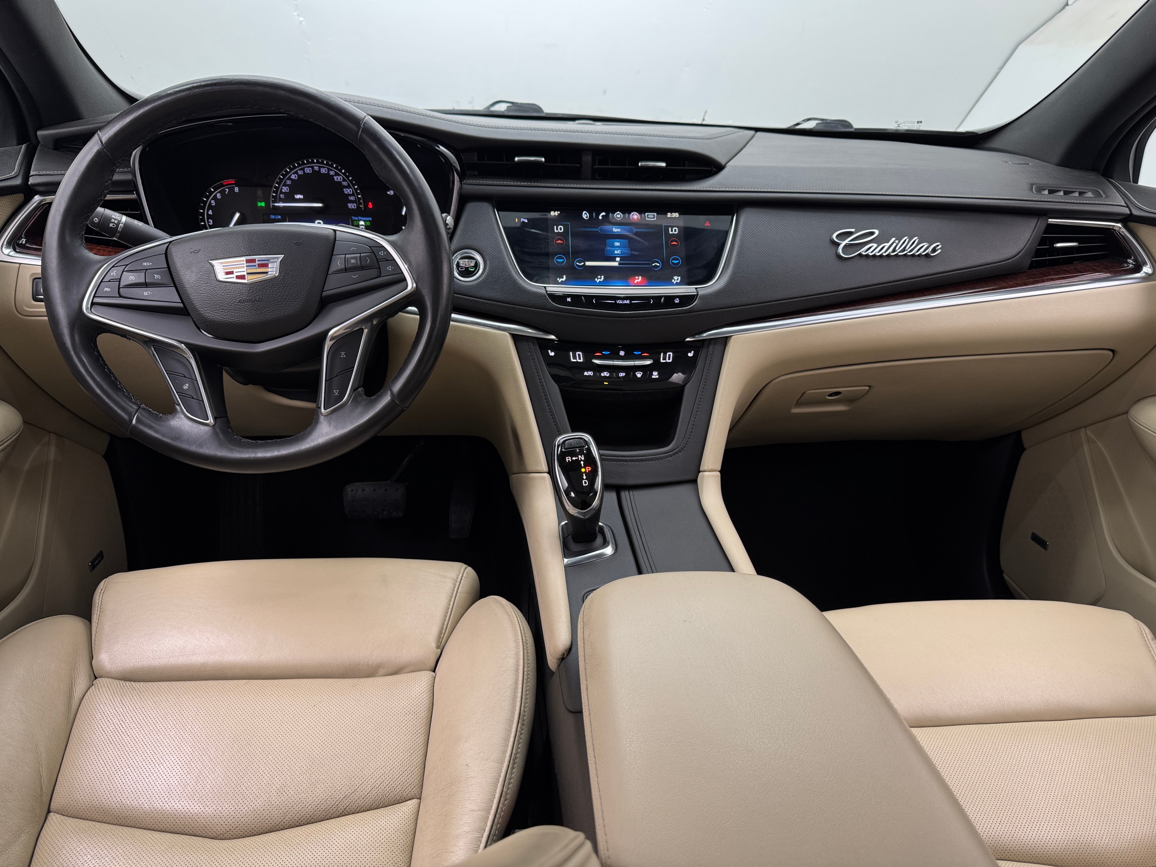 2017 Cadillac XT5 Luxury 2