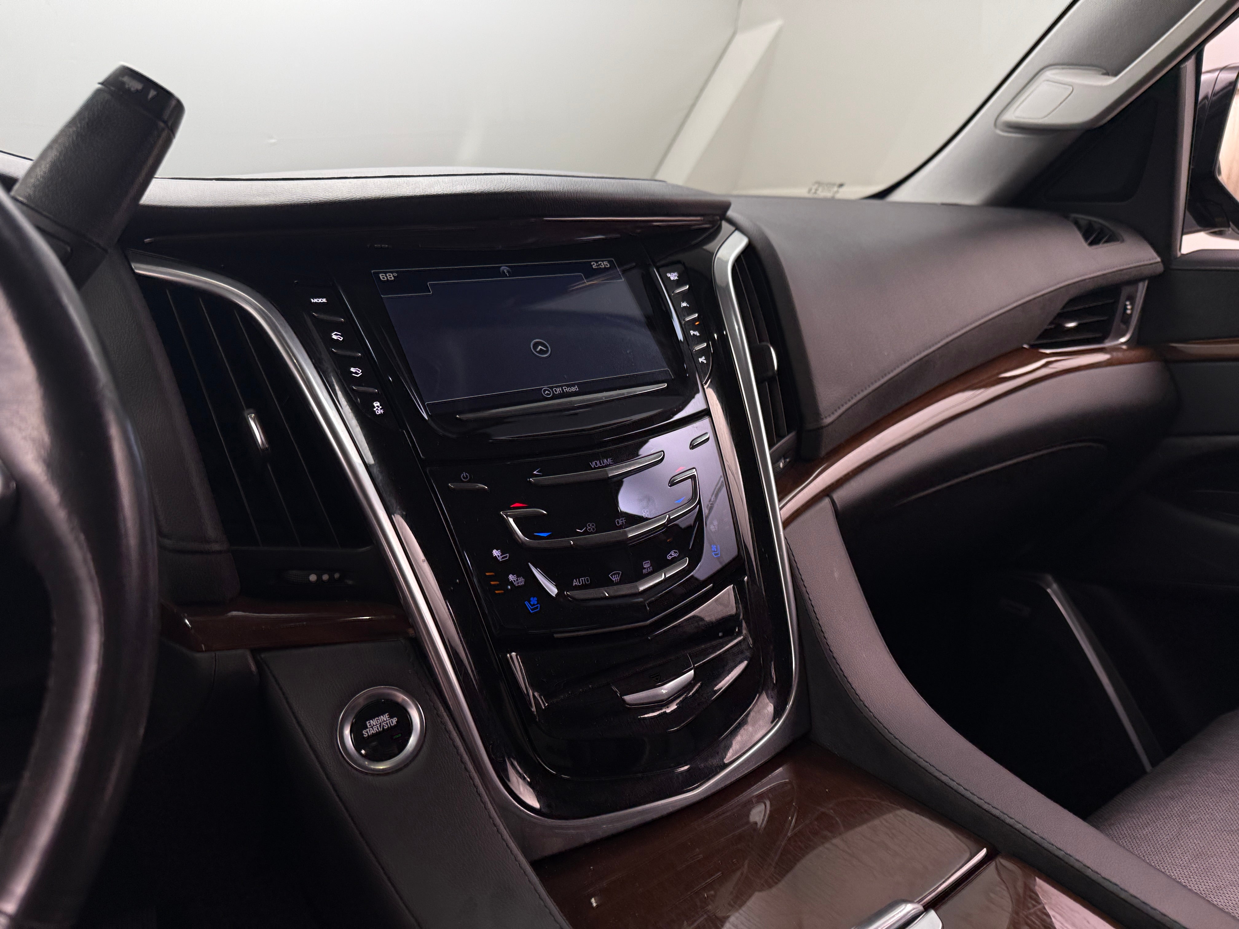 2020 Cadillac Escalade Luxury 3