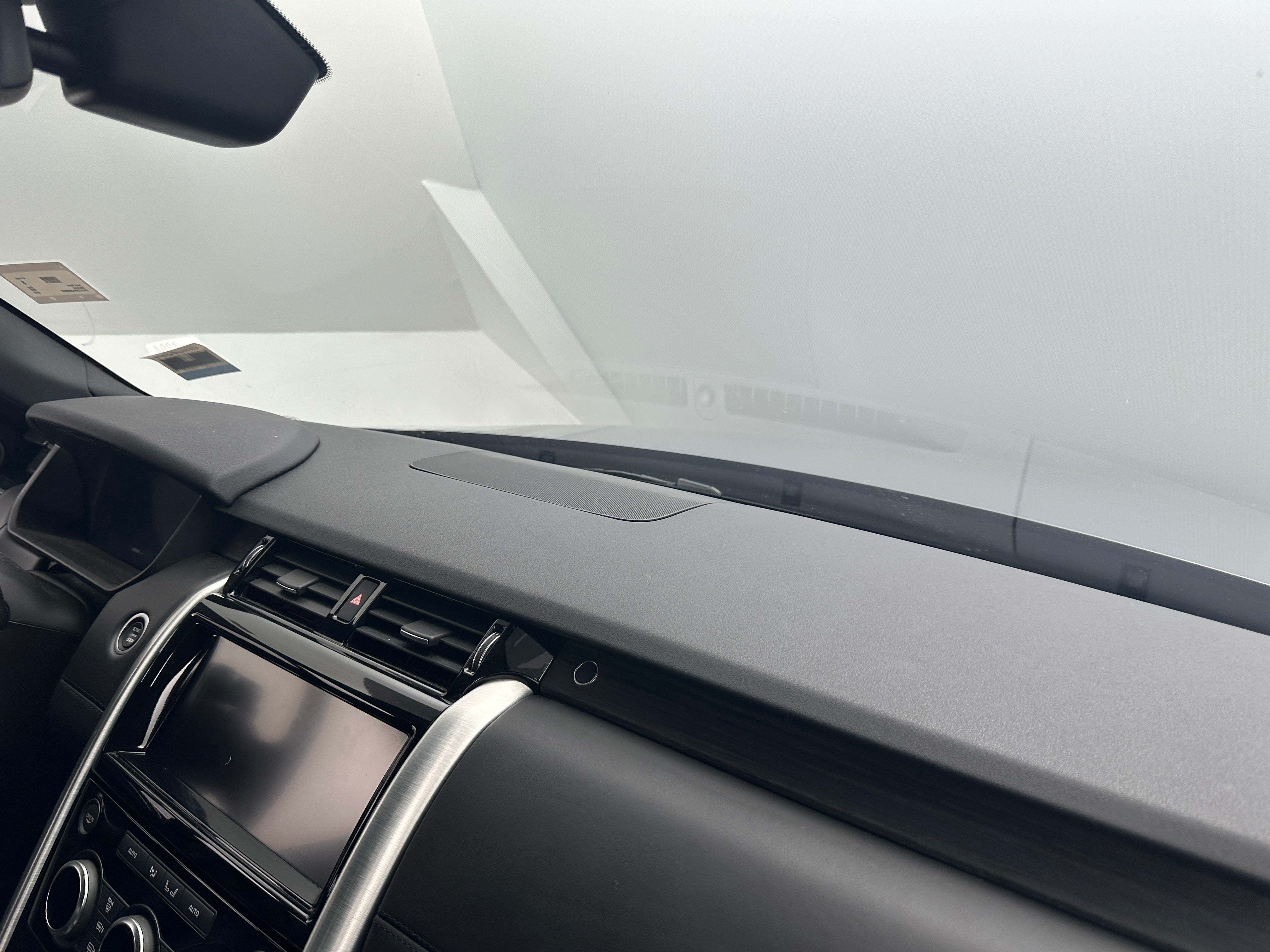 2018 Land Rover Discovery HSE Luxury 2