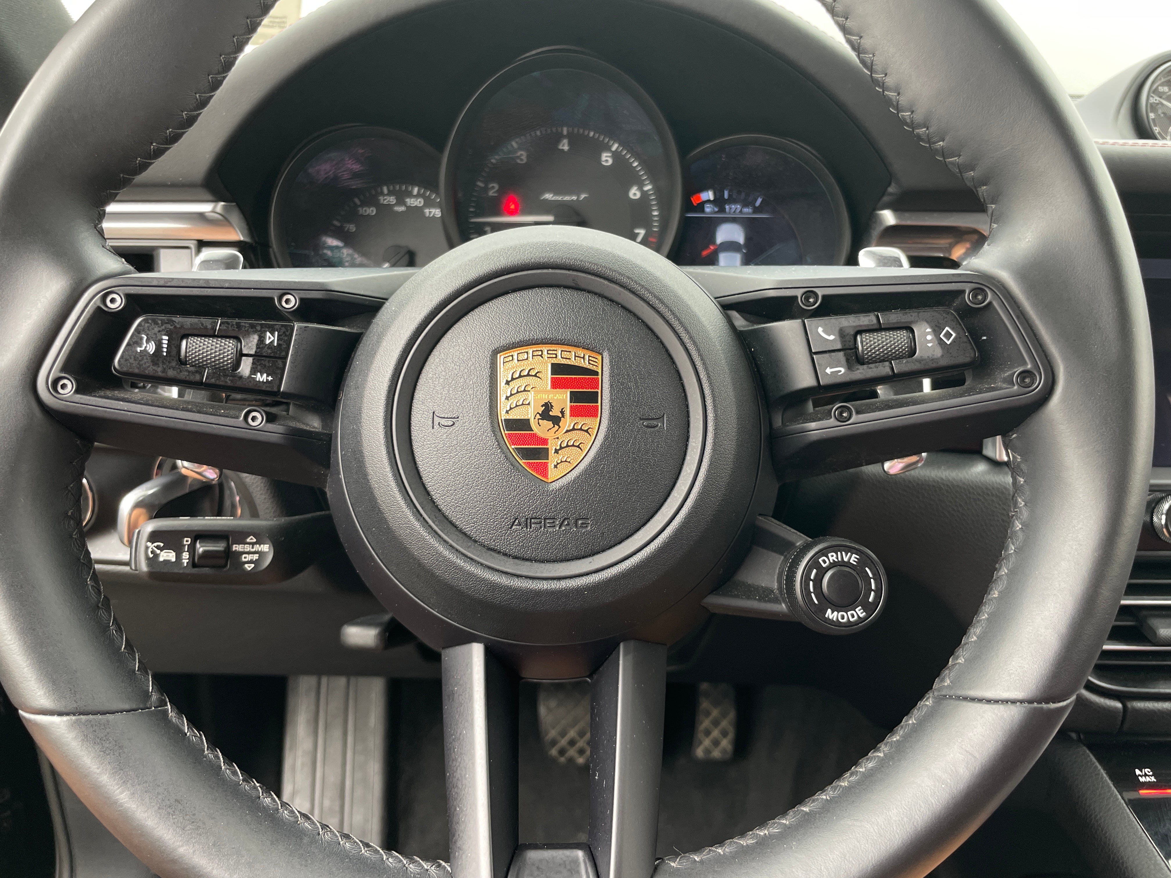Thumbnail: 2023 Porsche Macan - 4