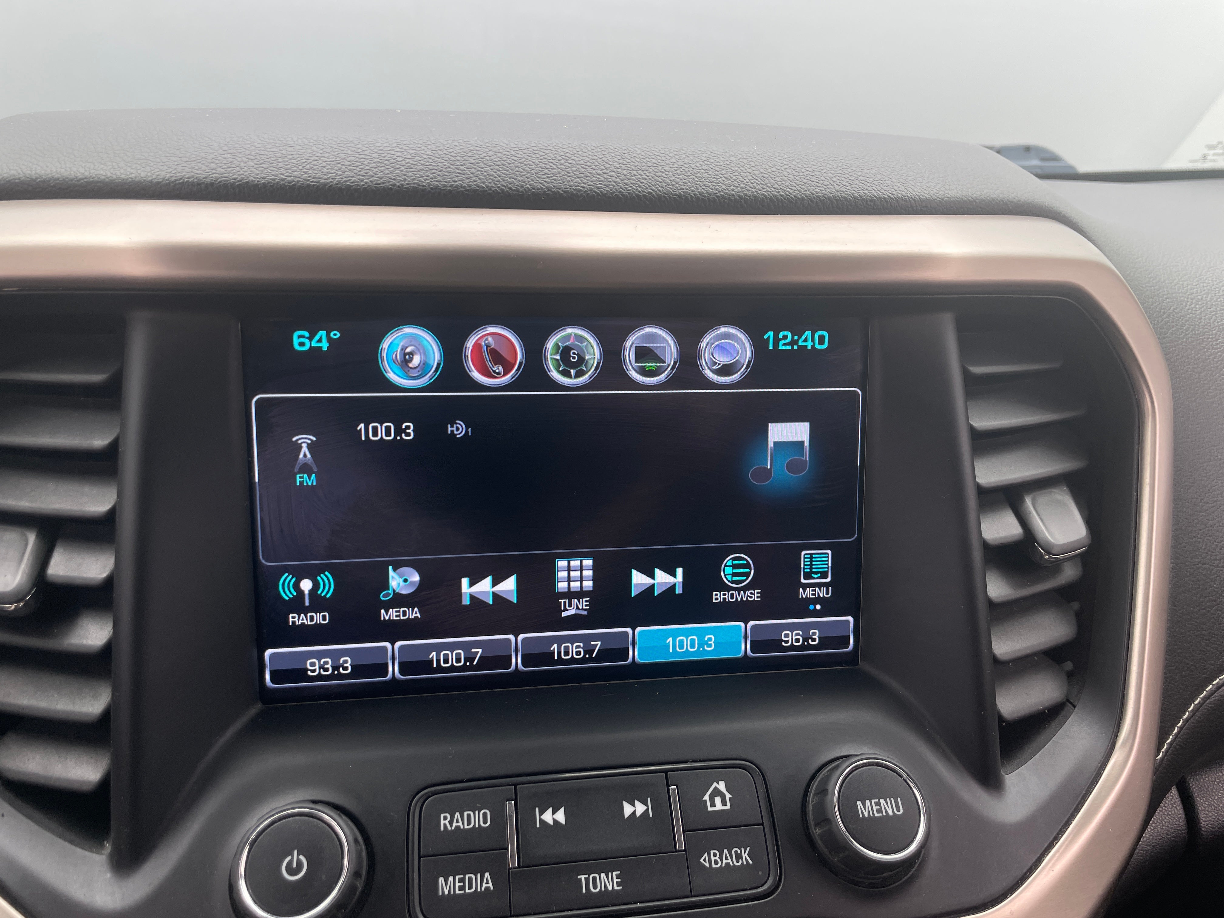 2017 GMC Acadia Denali 3