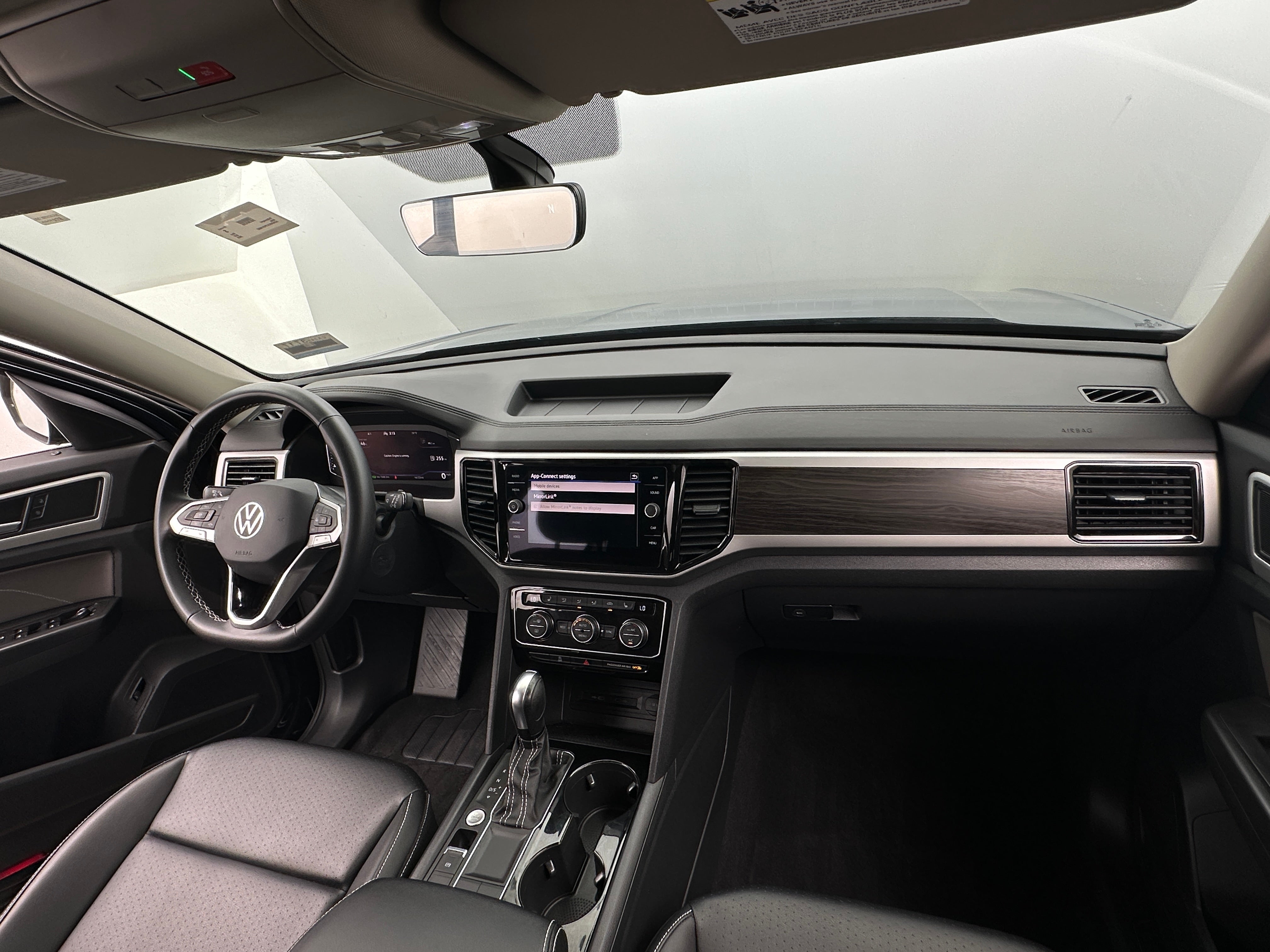 2023 Volkswagen Atlas SE 2