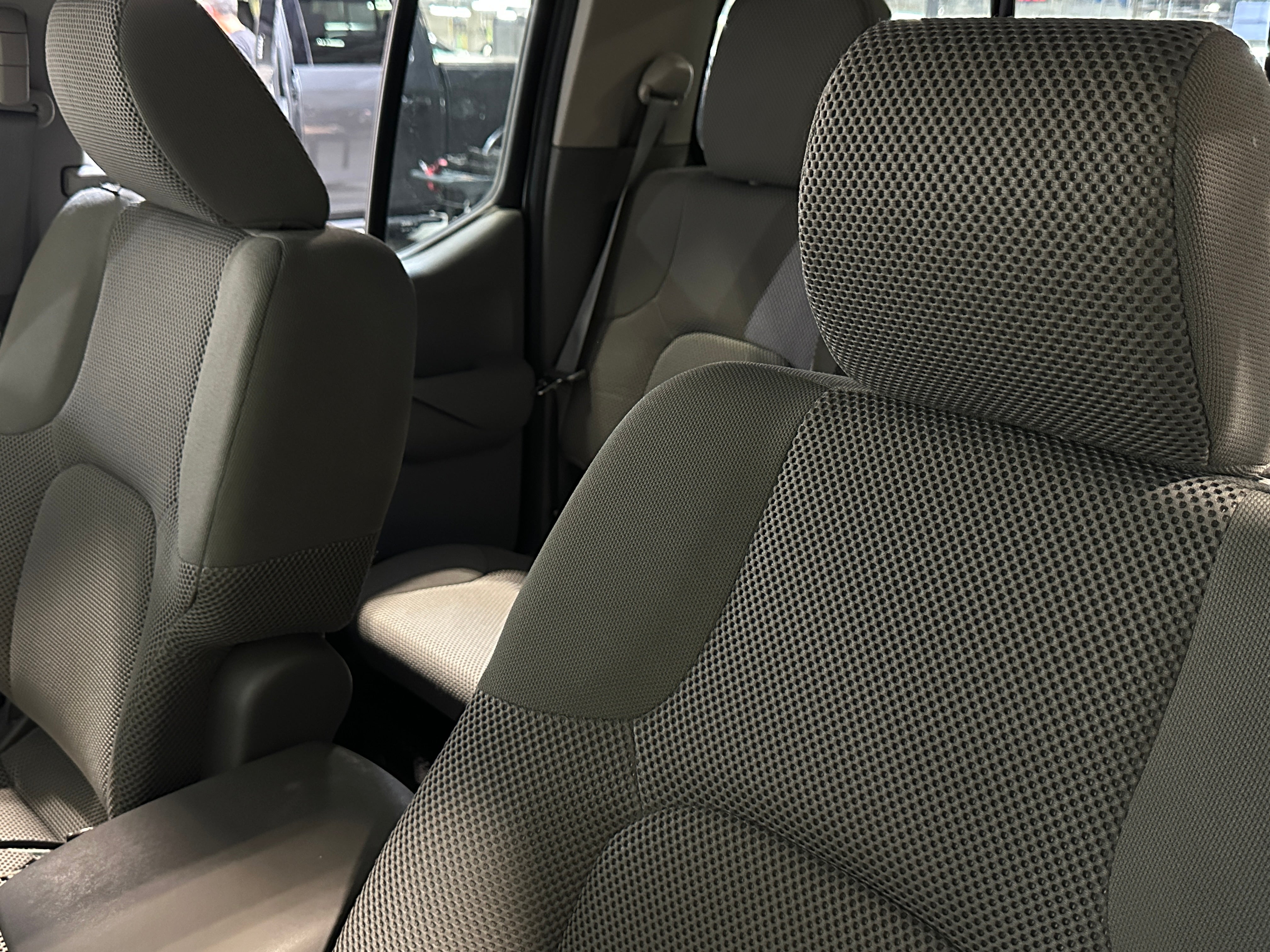 2014 Nissan Frontier SV 2