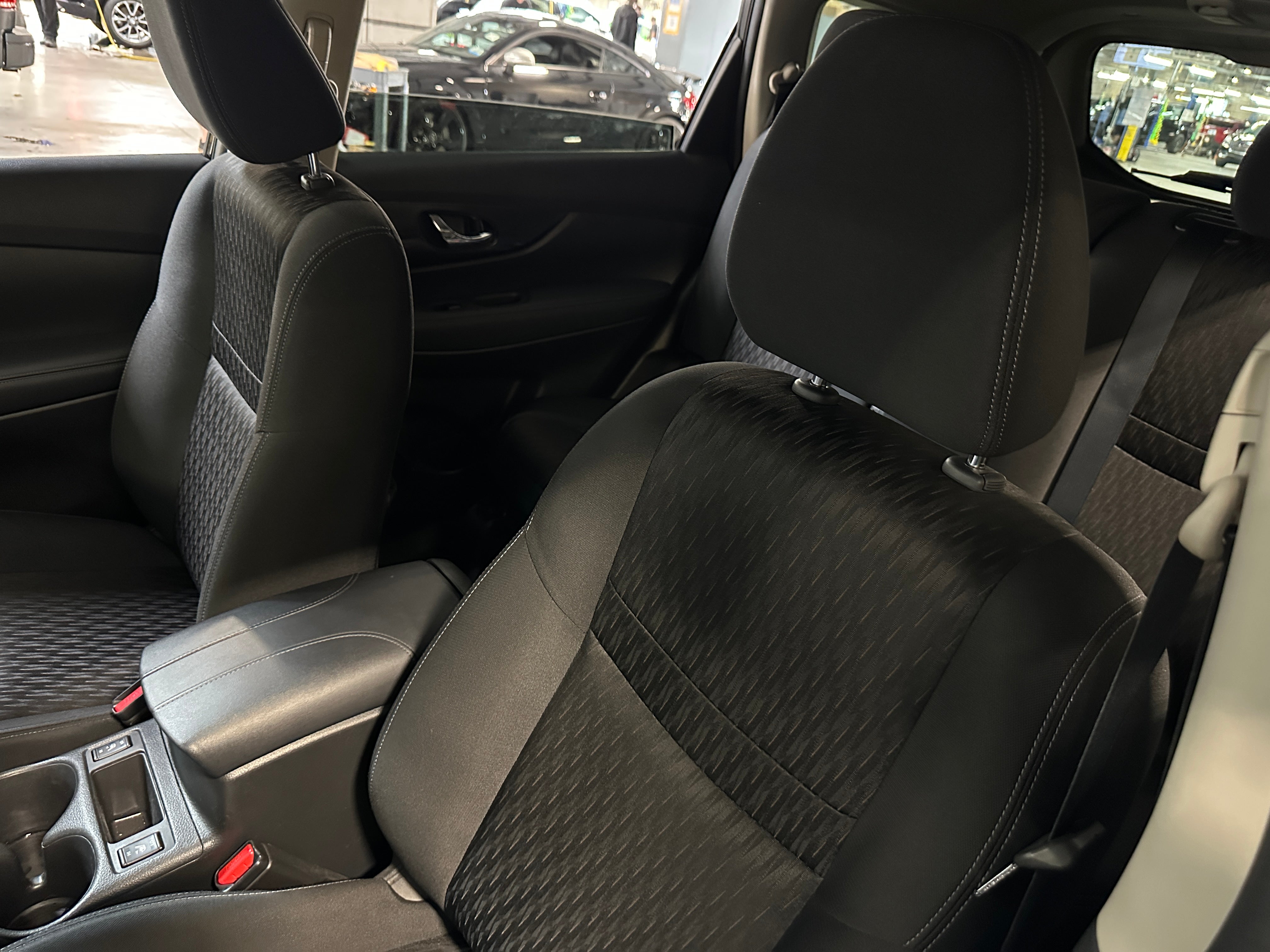 2018 Nissan Rogue SV 2