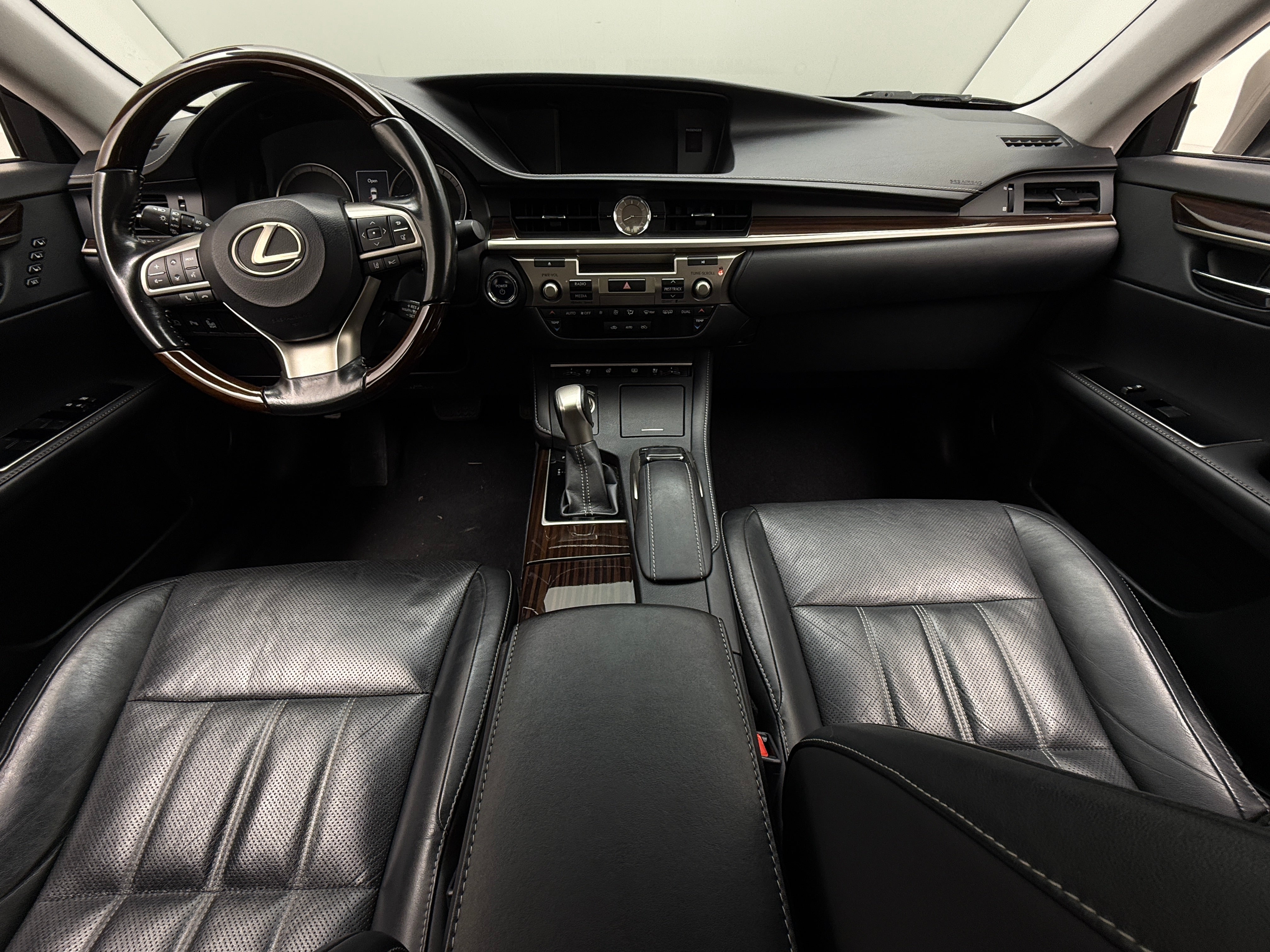 2016 Lexus ES Hybrid 300h 2
