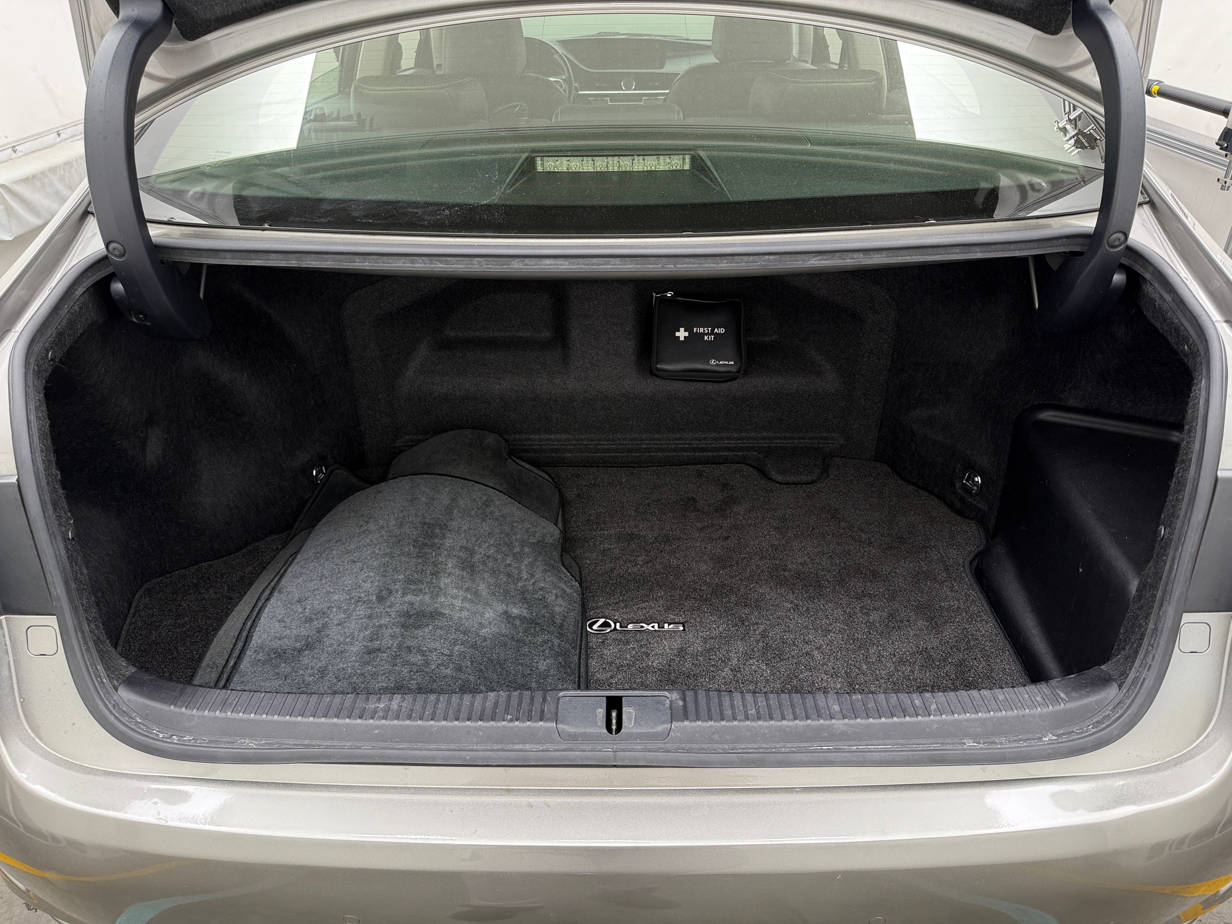 2016 Lexus ES Hybrid 300h 6