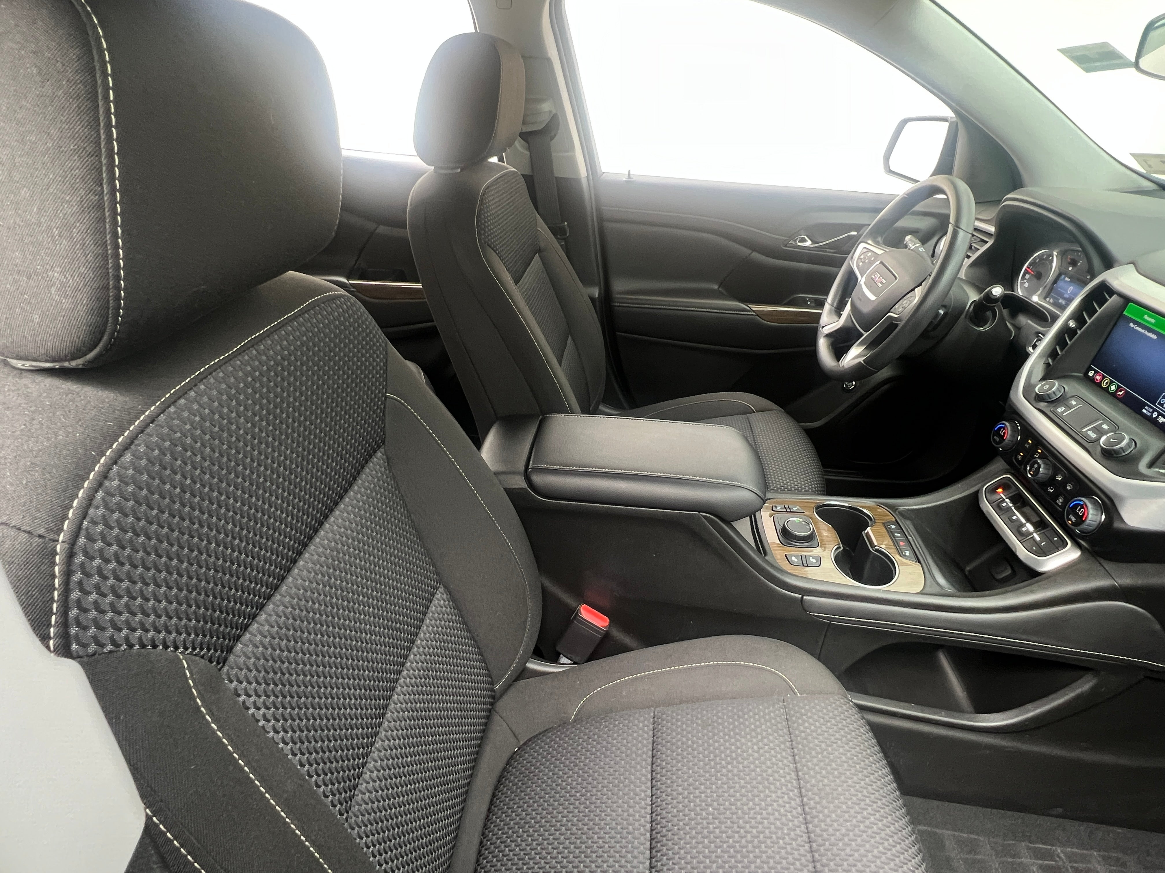 2023 GMC Acadia SLE 2