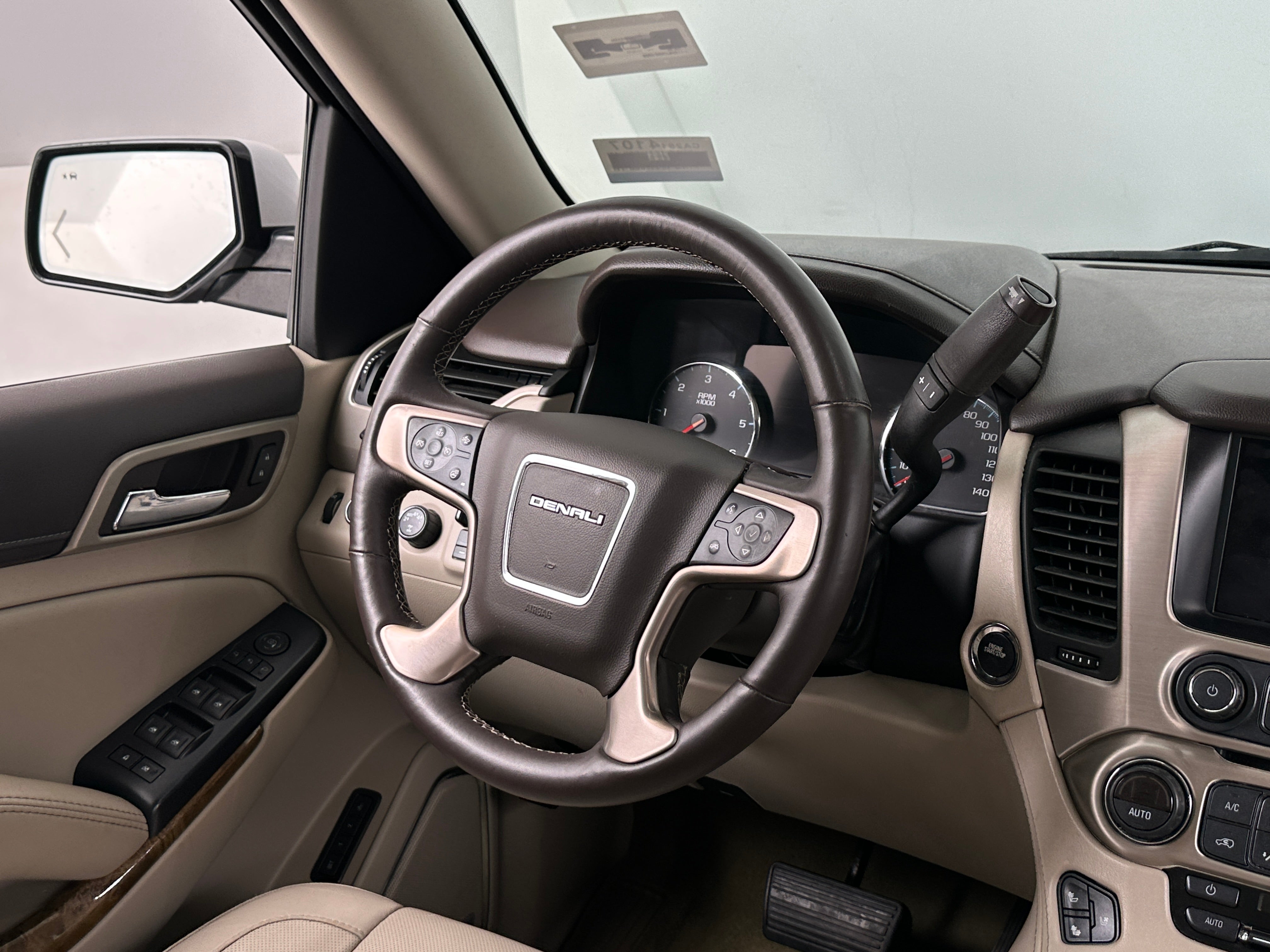 2017 GMC Yukon XL Denali 4