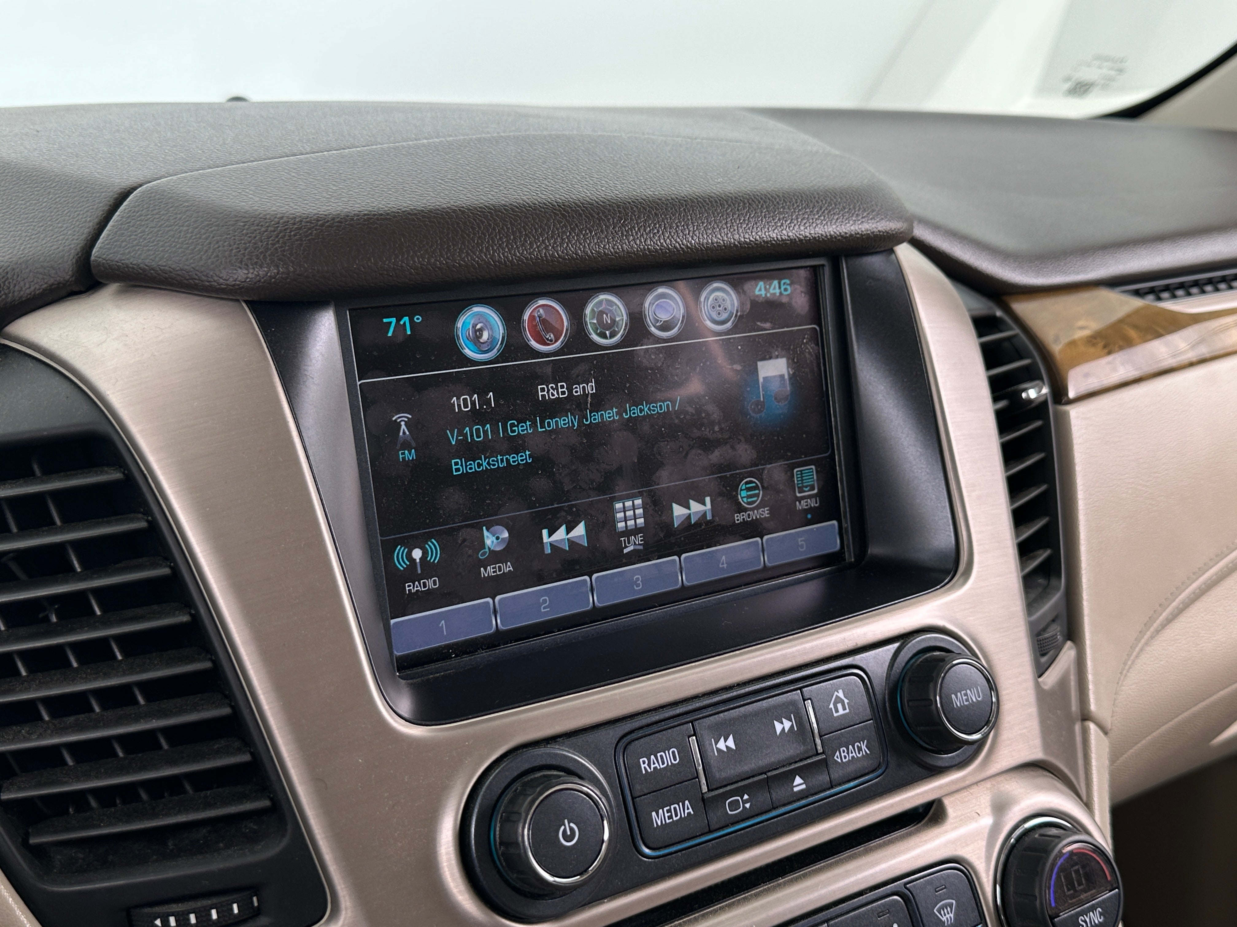 2017 GMC Yukon XL Denali 3