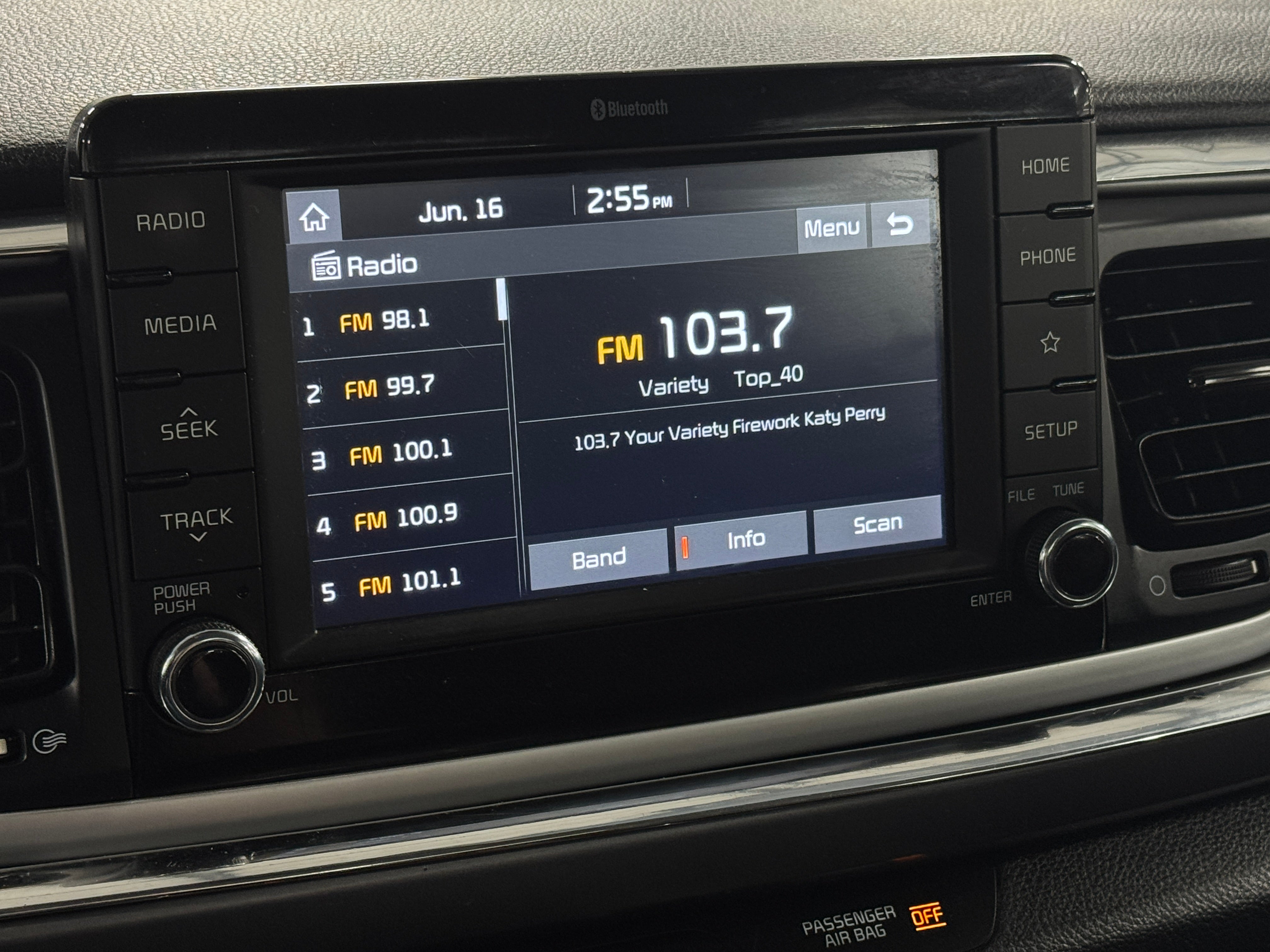 Thumbnail: 2019 Kia Rio - 4