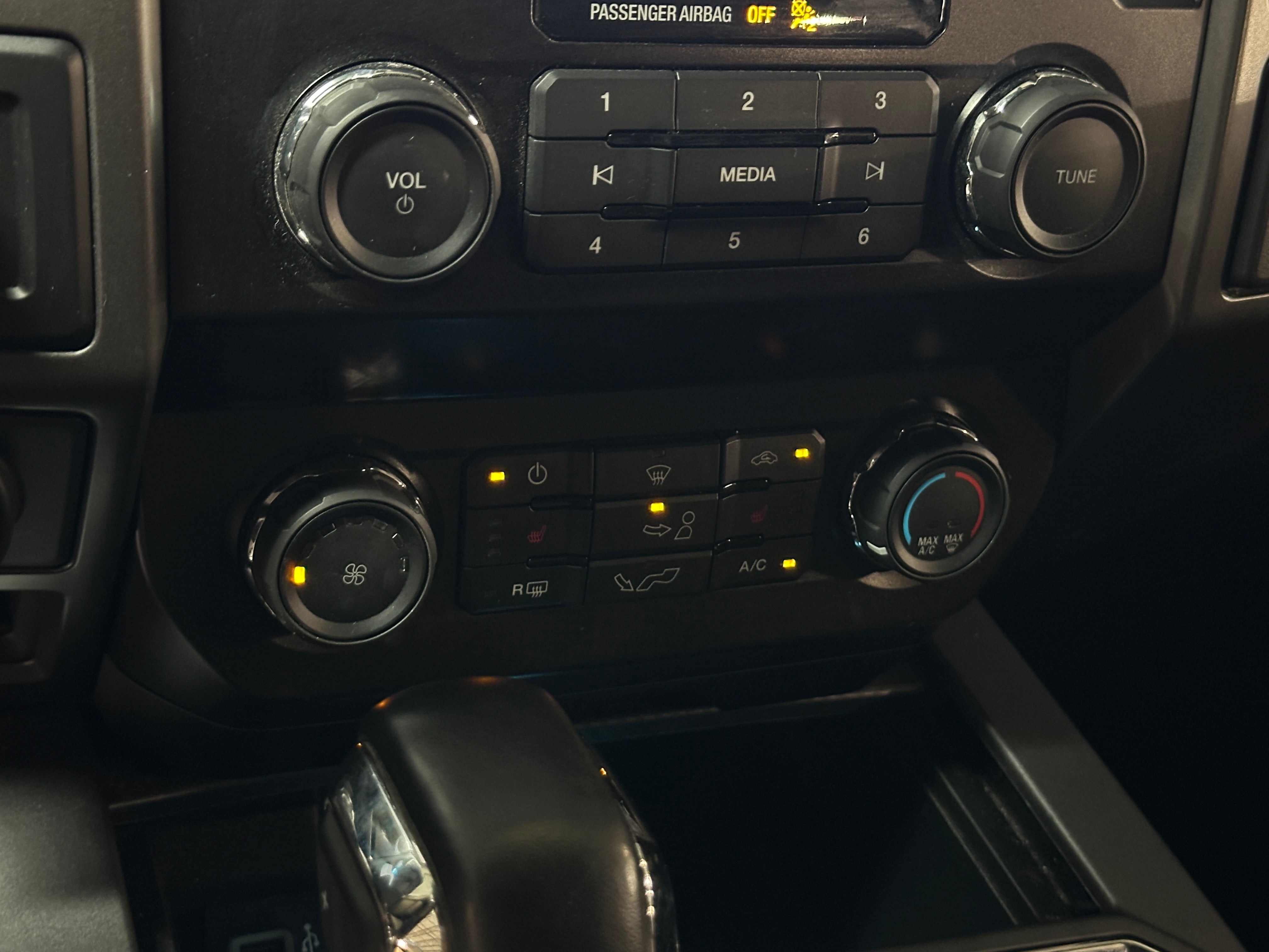 2020 Ford Econoline E-150 4