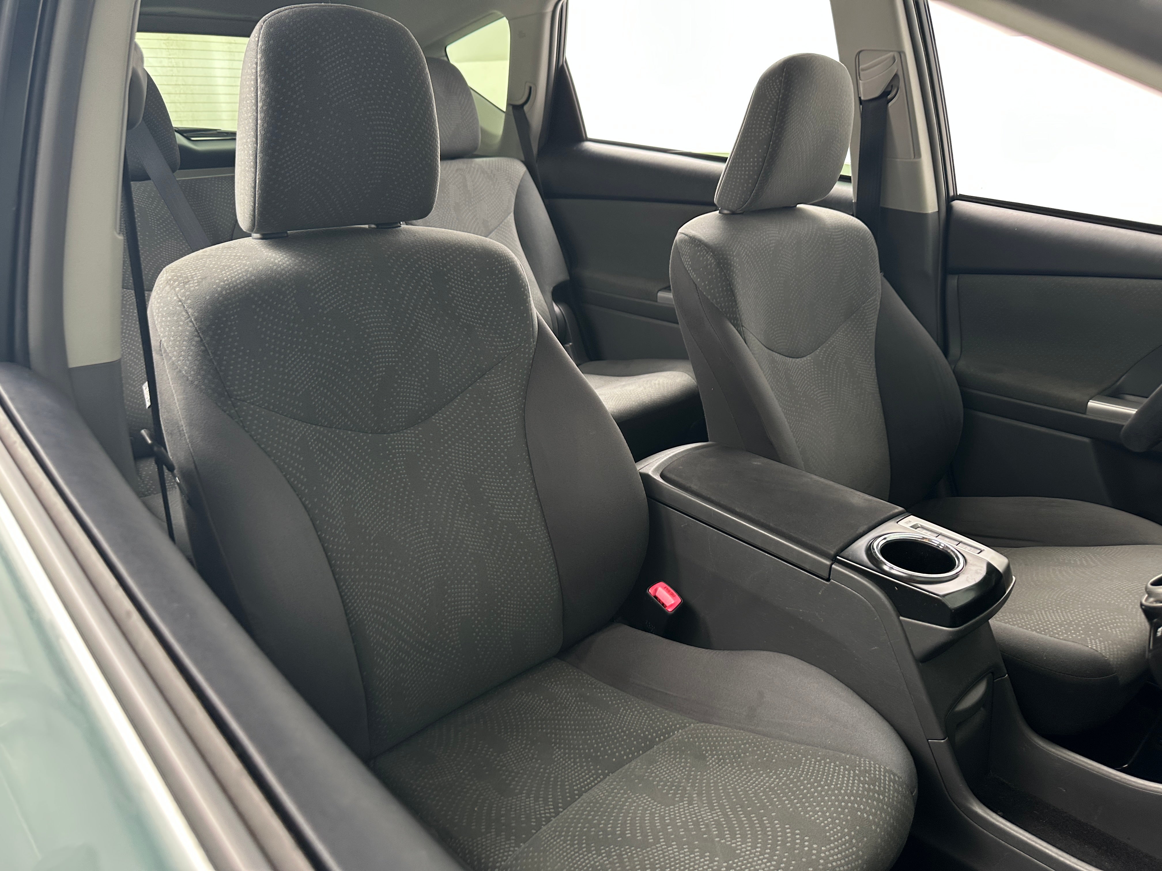 2014 Toyota Prius v Two 2