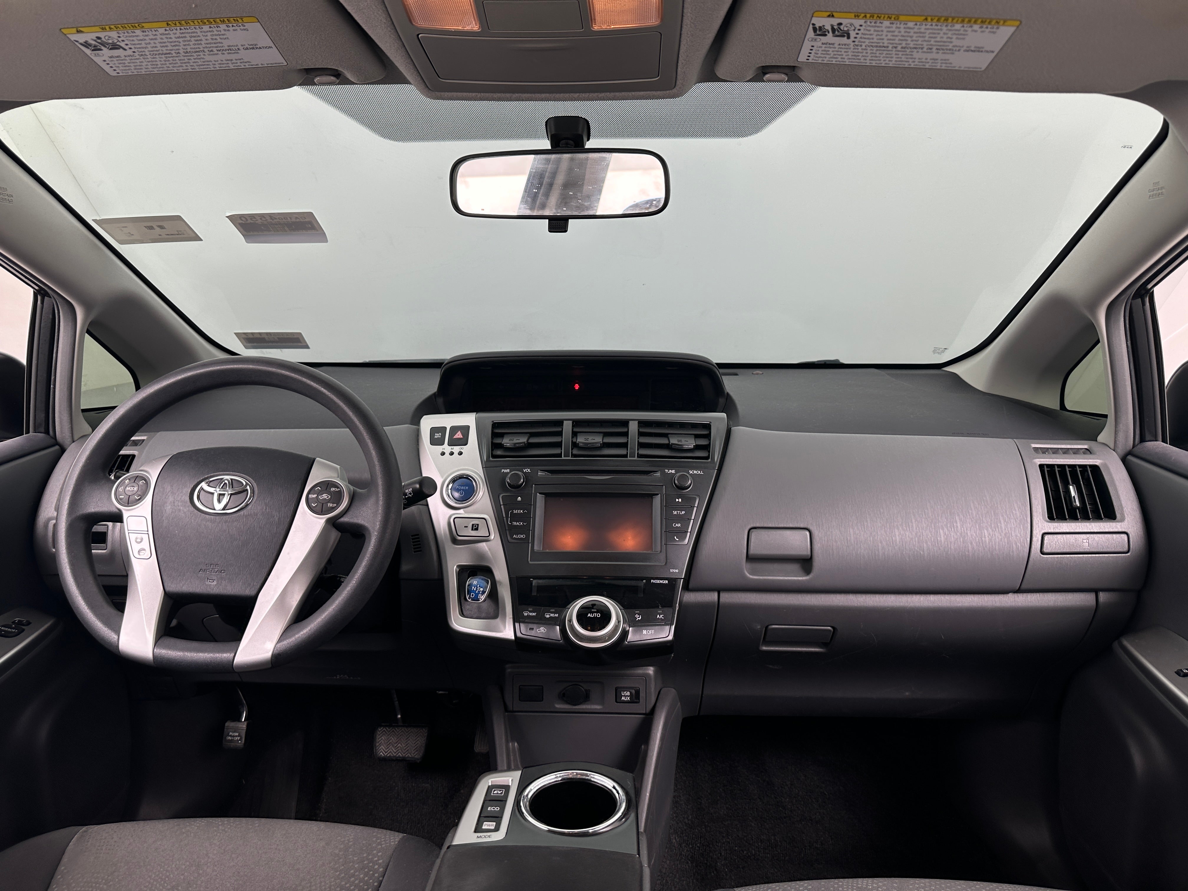2014 Toyota Prius v Two 3
