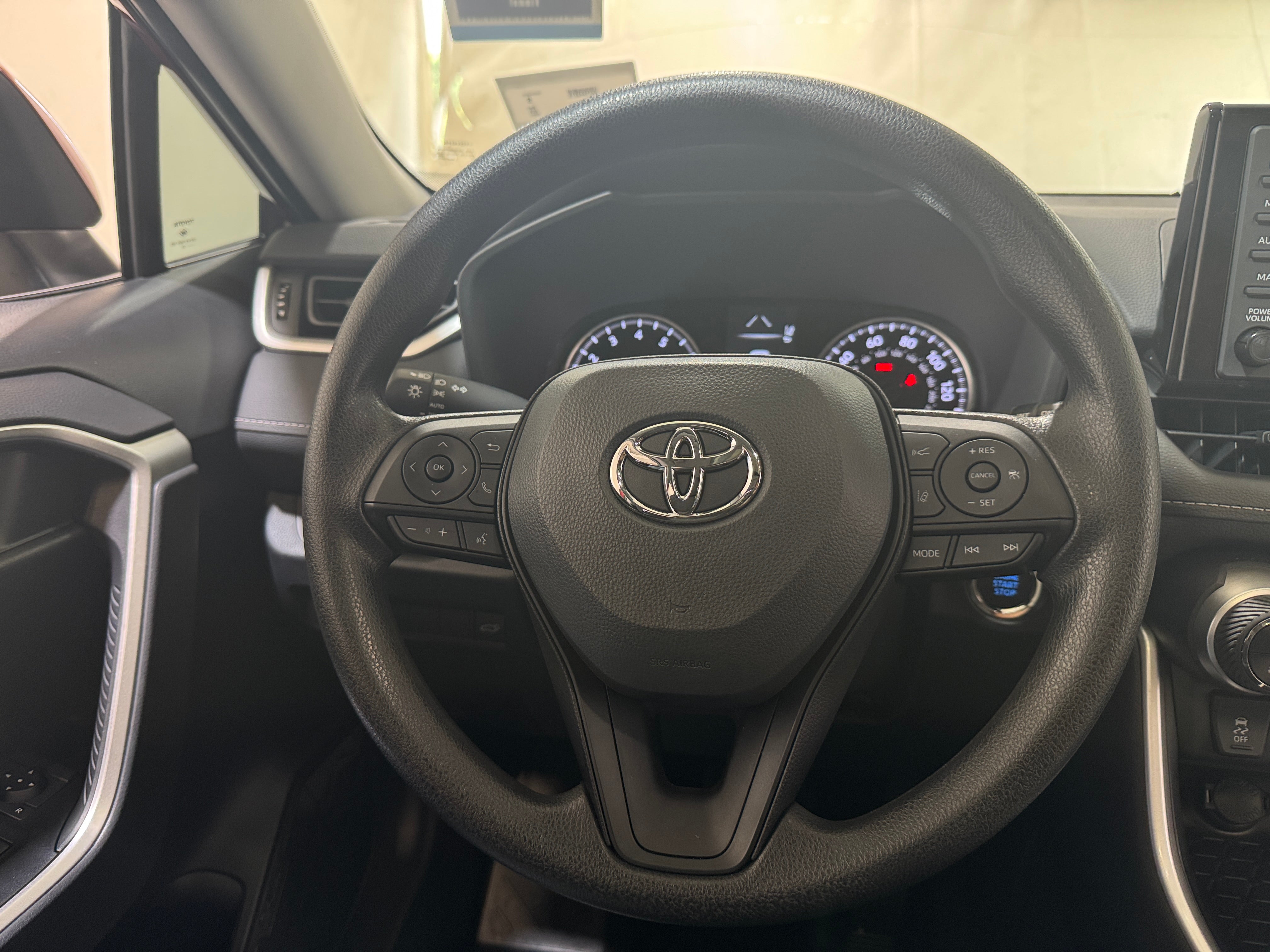 2022 Toyota RAV4 XLE 5