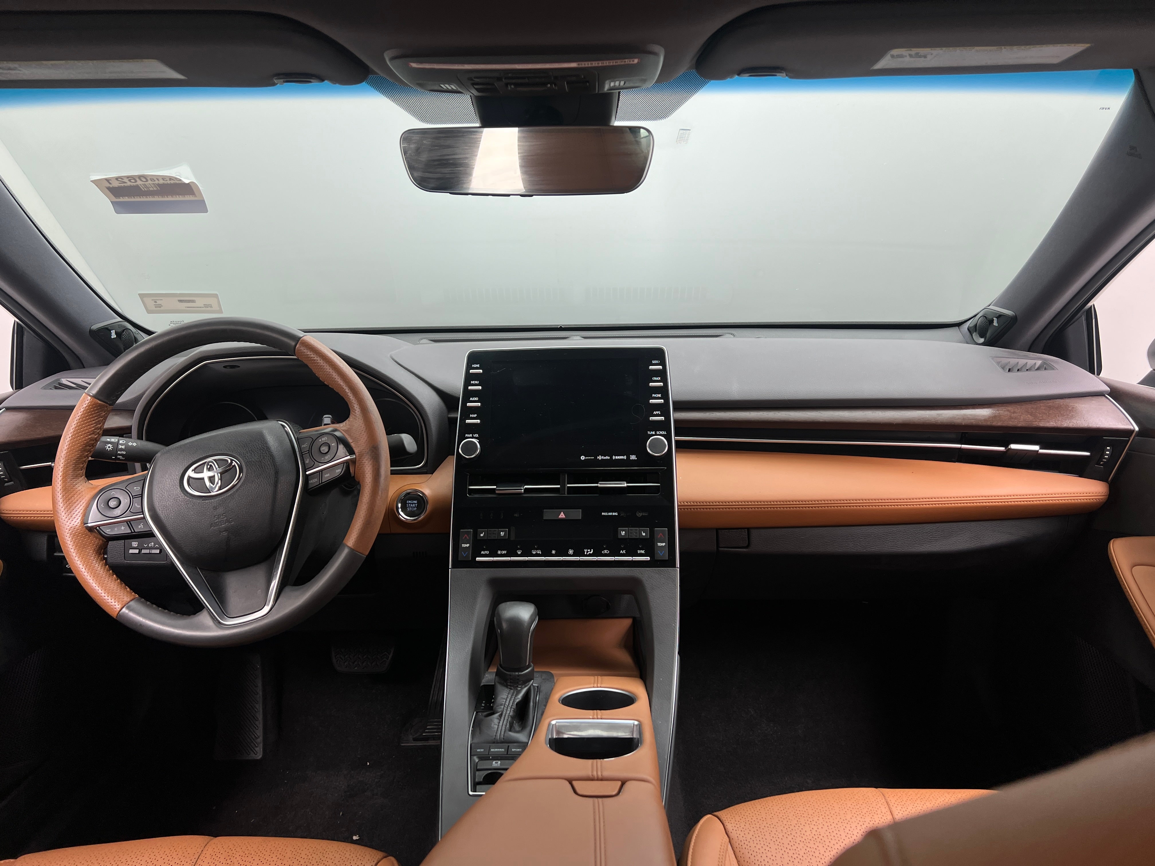 2019 Toyota Avalon Limited 3