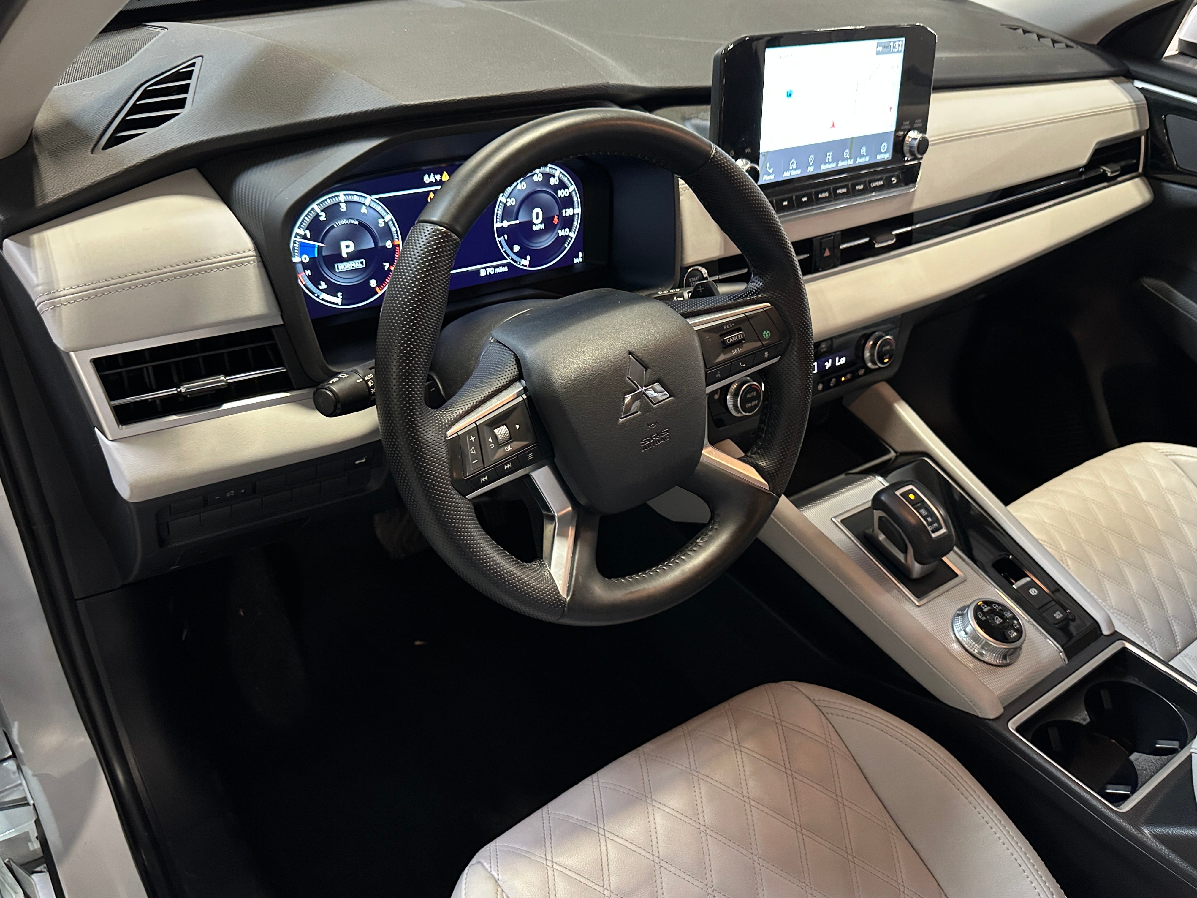 Thumbnail: 2023 Mitsubishi Outlander - 2