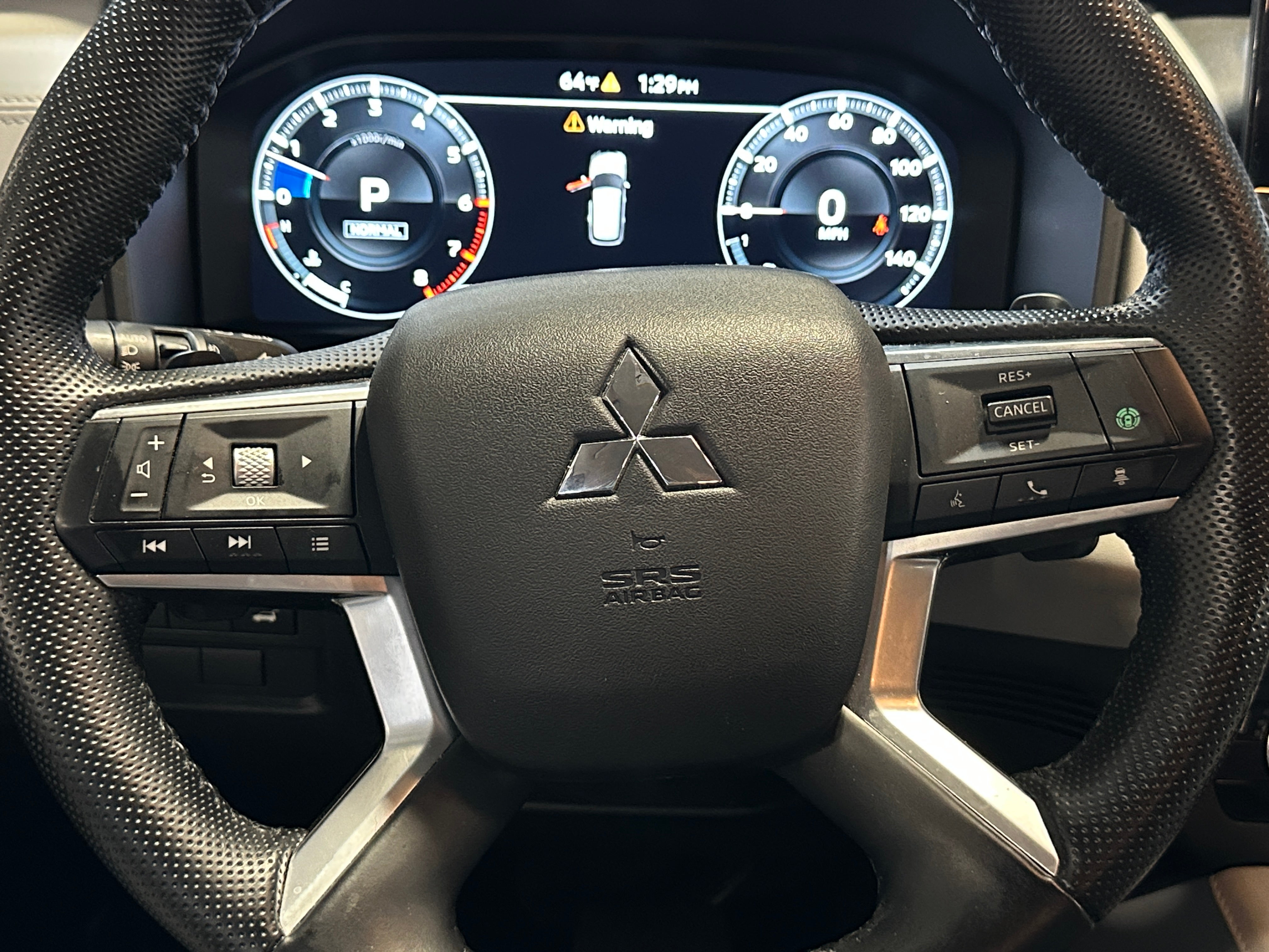 Thumbnail: 2023 Mitsubishi Outlander - 4