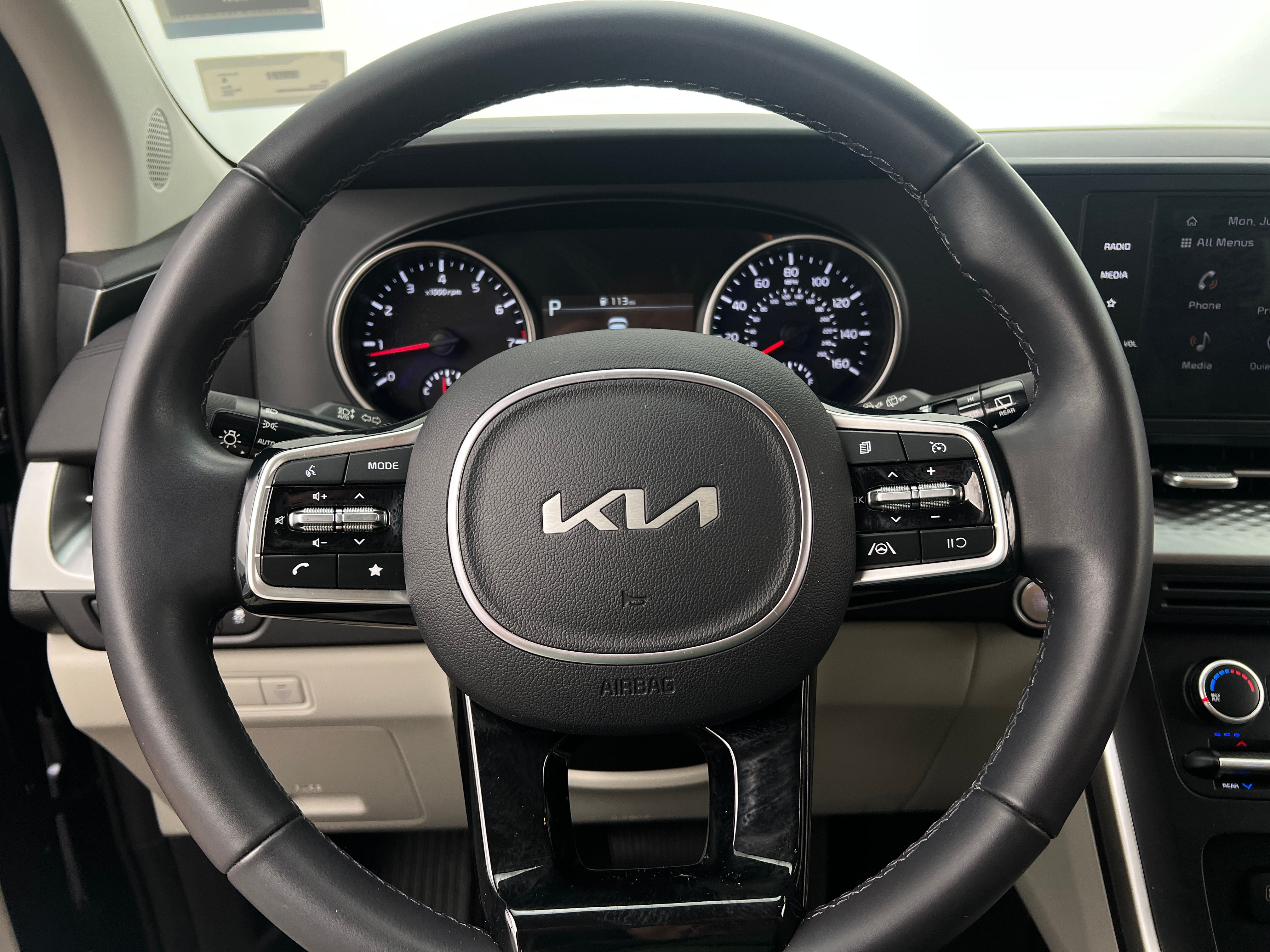 2024 Kia Carnival LX 4