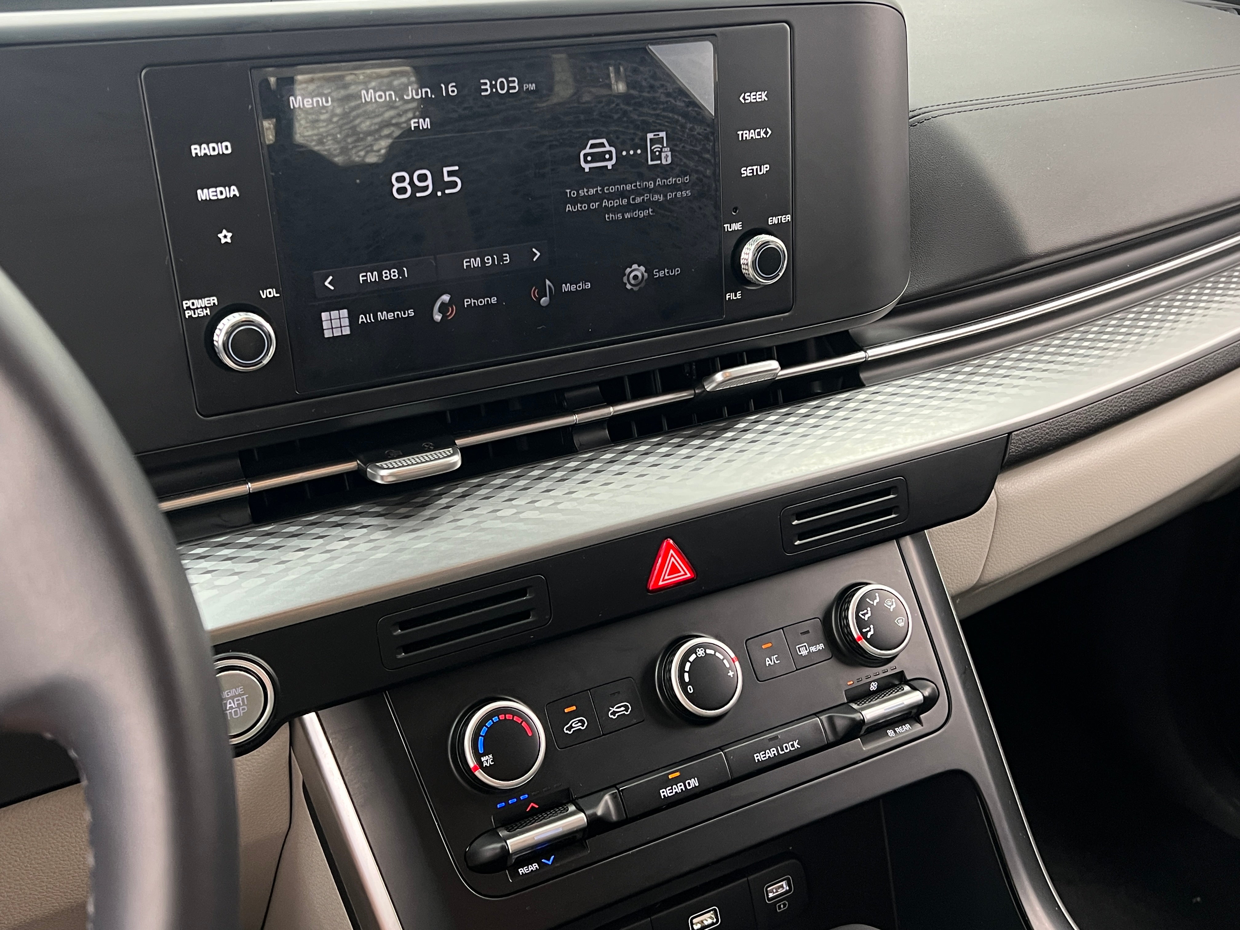 2024 Kia Carnival LX 3