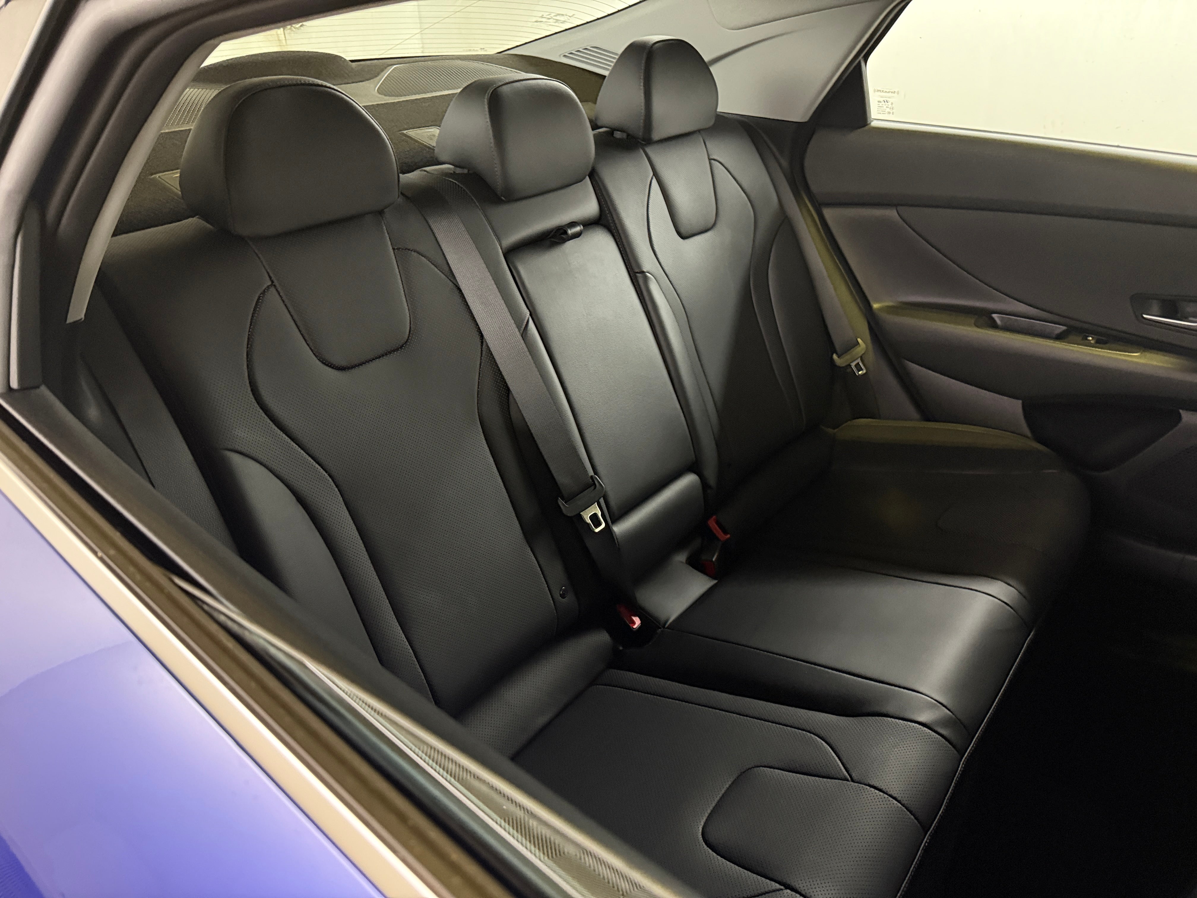 2022 Hyundai Elantra Limited Edition 5
