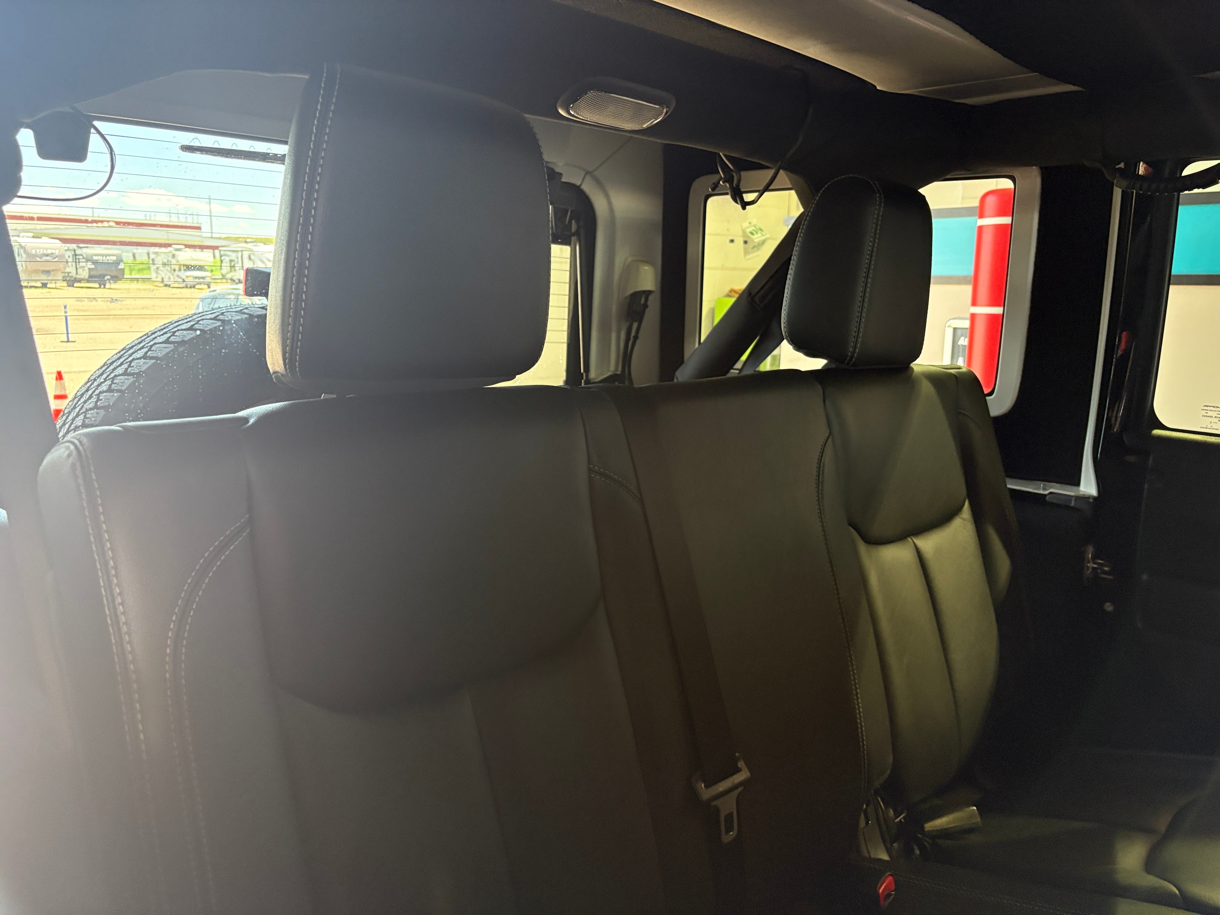 2015 Jeep Wrangler Unlimited Sahara 5