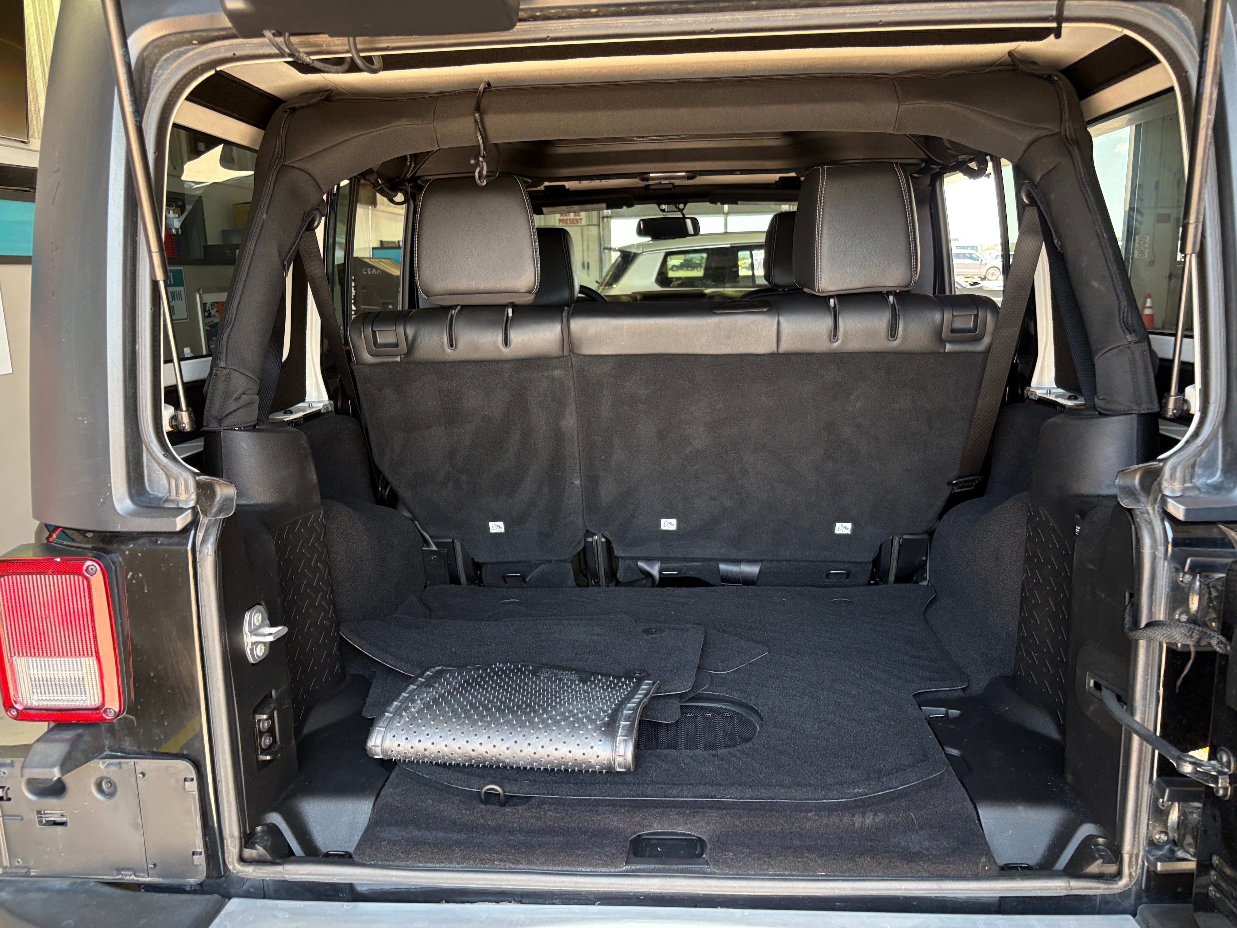 2015 Jeep Wrangler Unlimited Sahara 6
