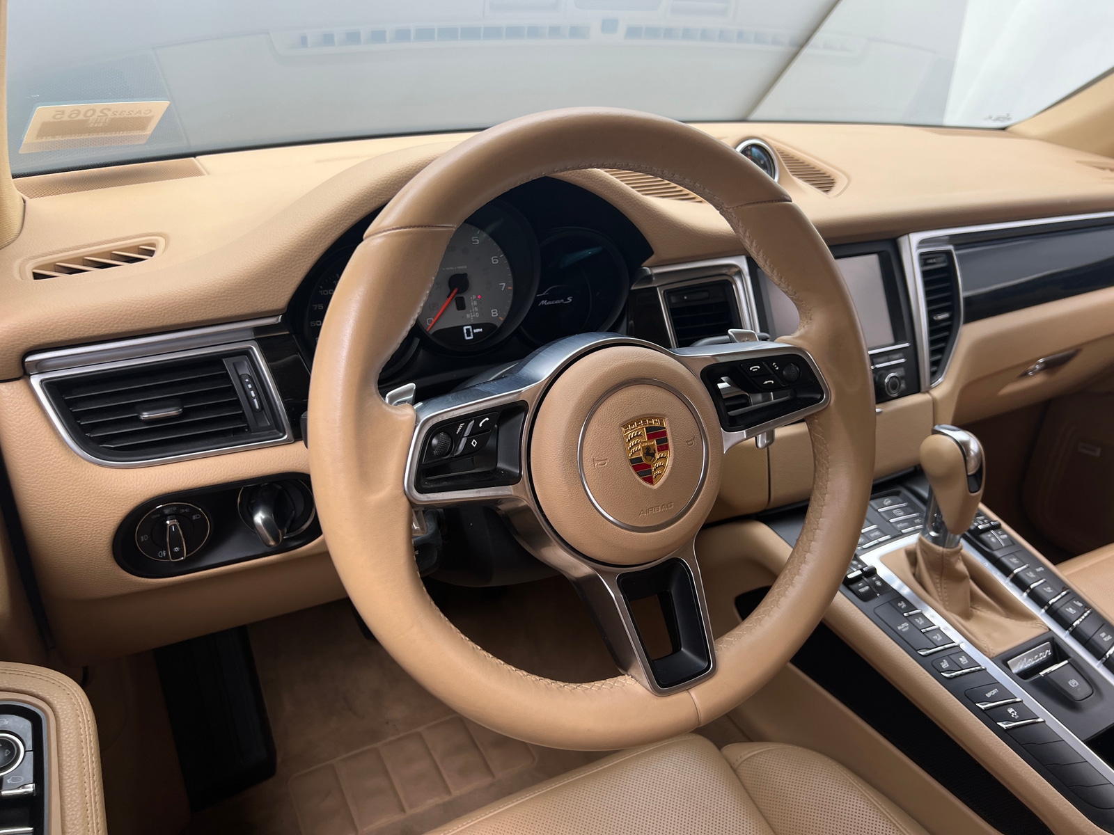 Thumbnail: 2015 Porsche Macan - 4