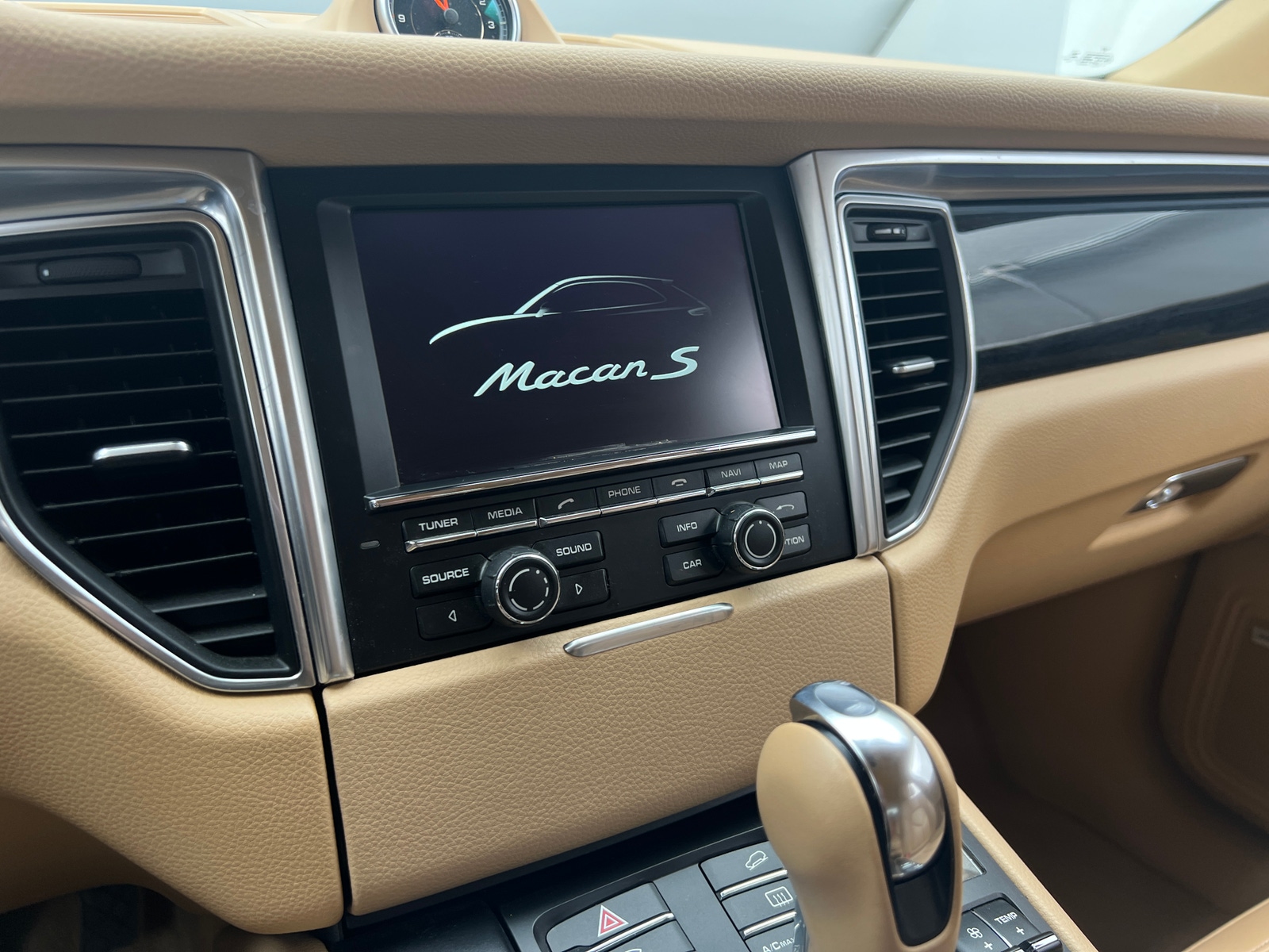 Thumbnail: 2015 Porsche Macan - 3